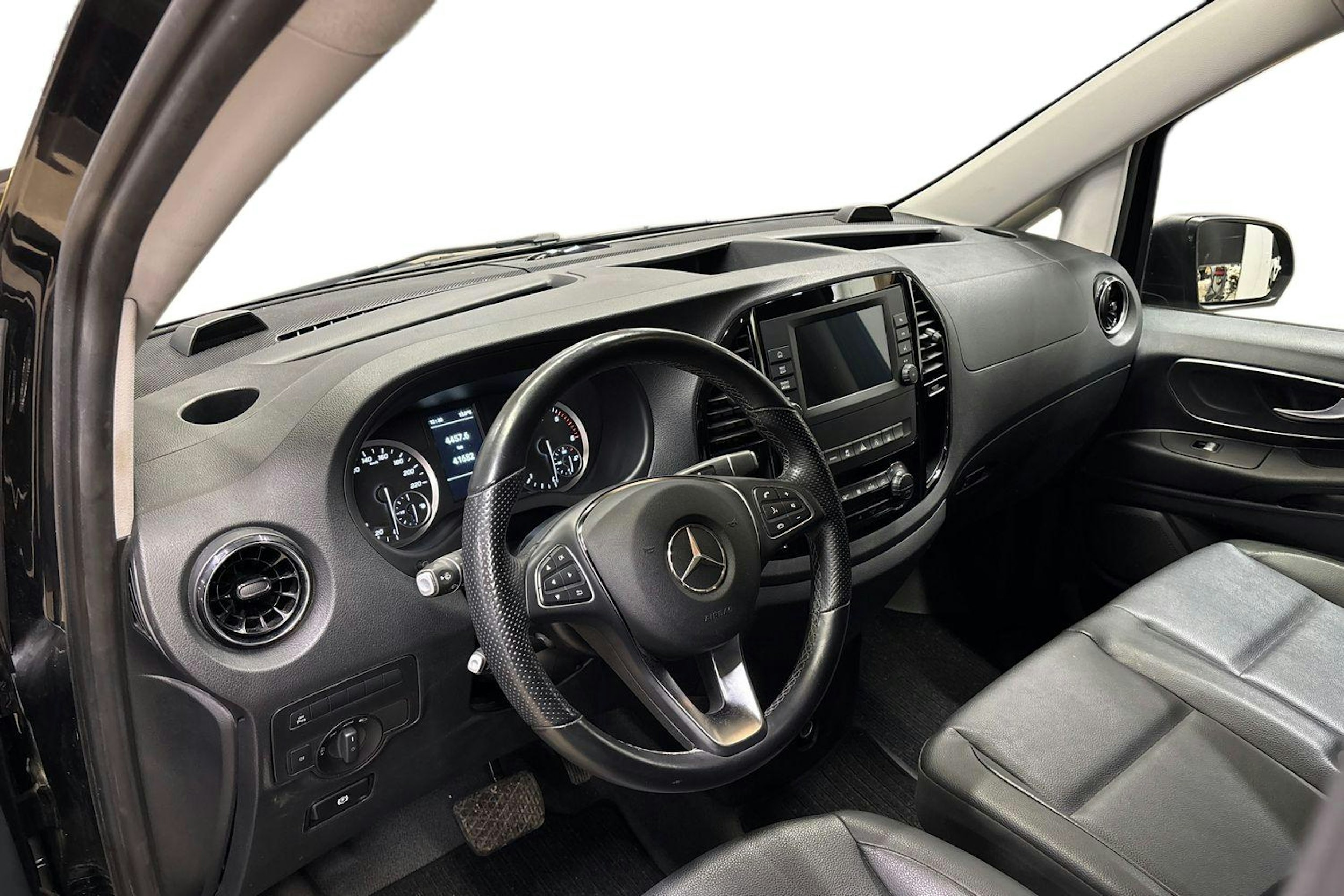 musta Mercedes-Benz Vito 2021 kuva 7.