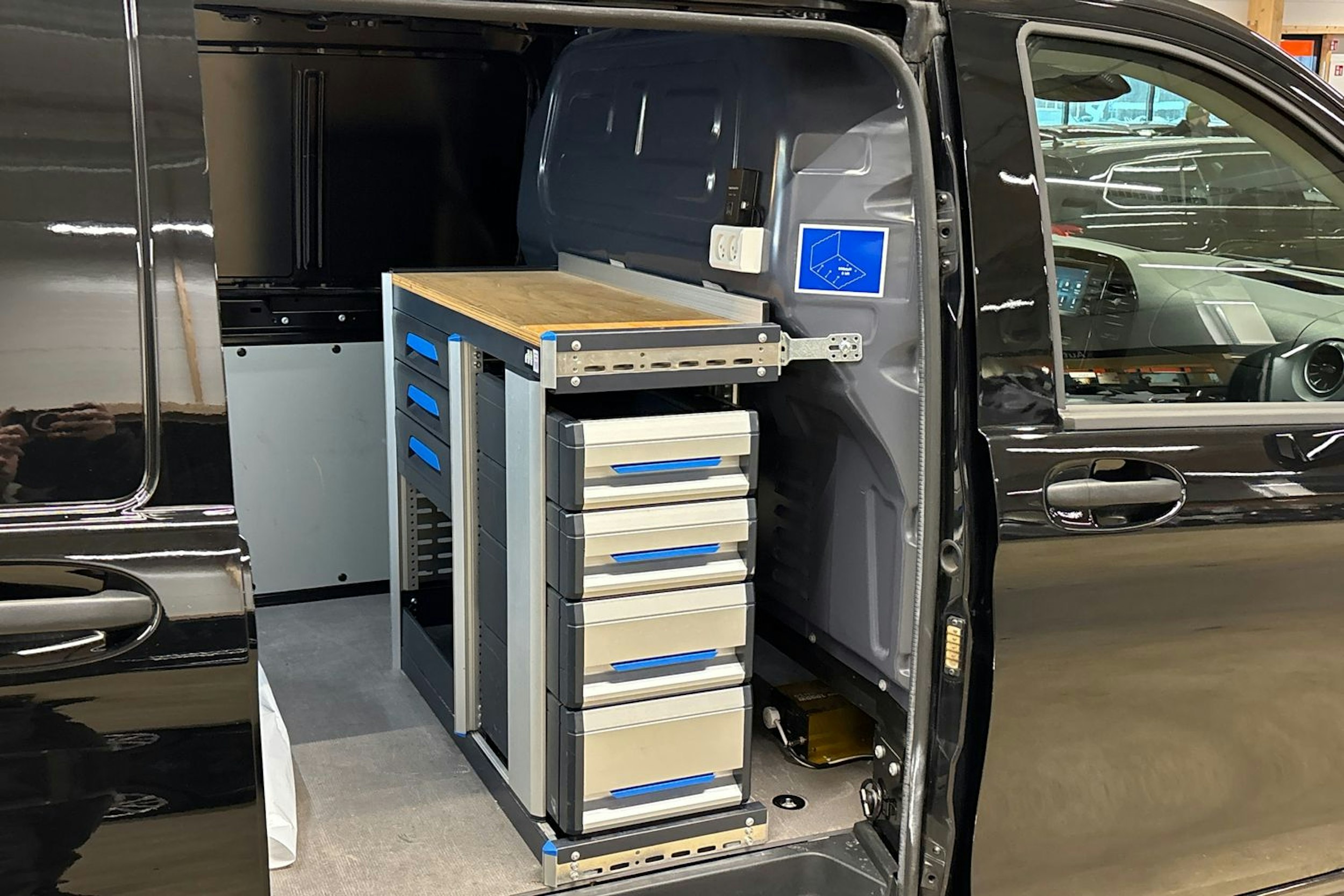 musta Mercedes-Benz Vito 2021 kuva 24.