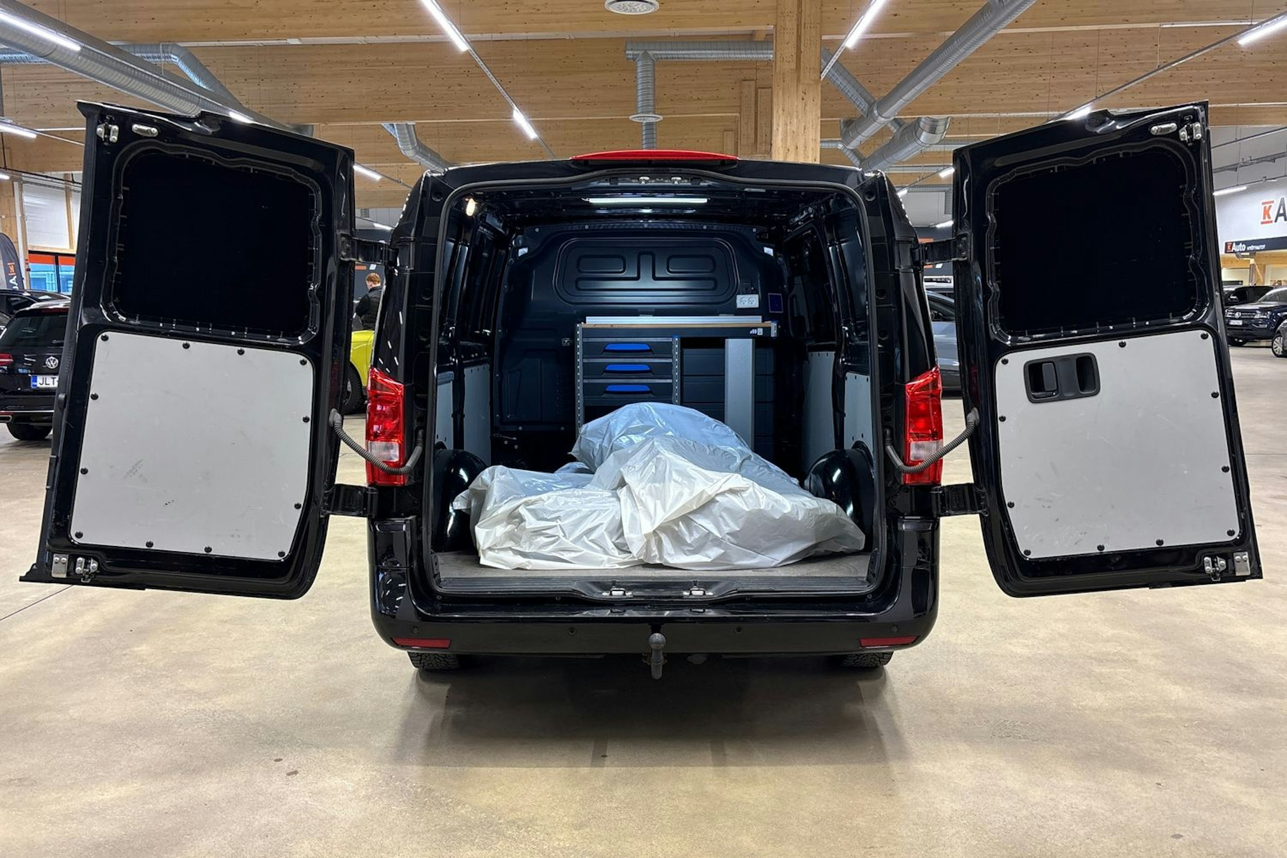 musta Mercedes-Benz Vito 2021 kuva 28.