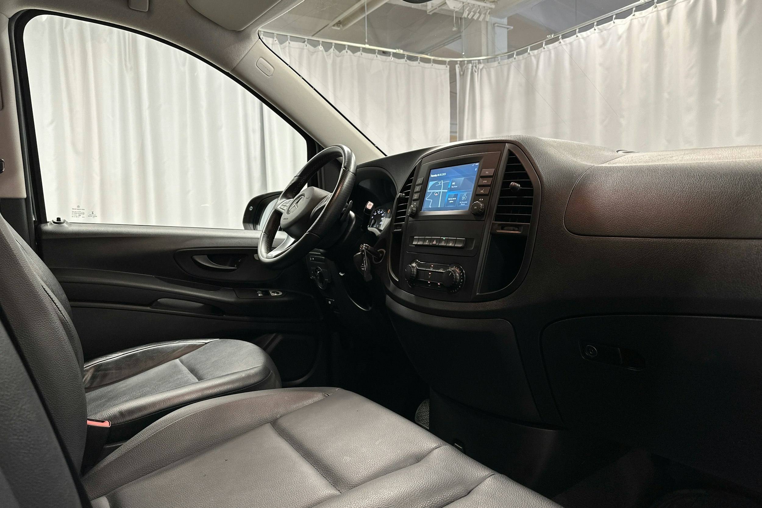 musta Mercedes-Benz Vito 2021 kuva 6.