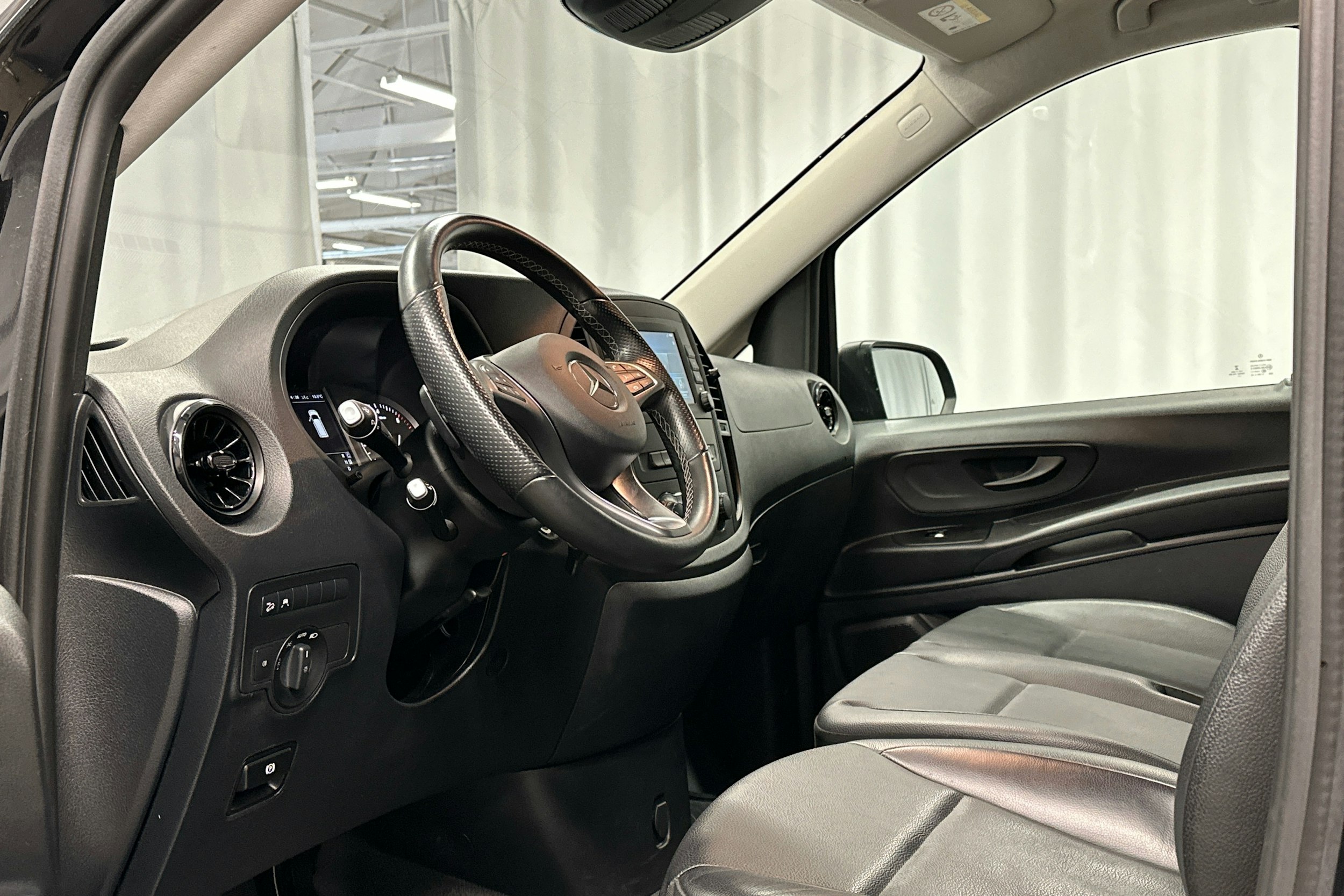 musta Mercedes-Benz Vito 2021 kuva 10.