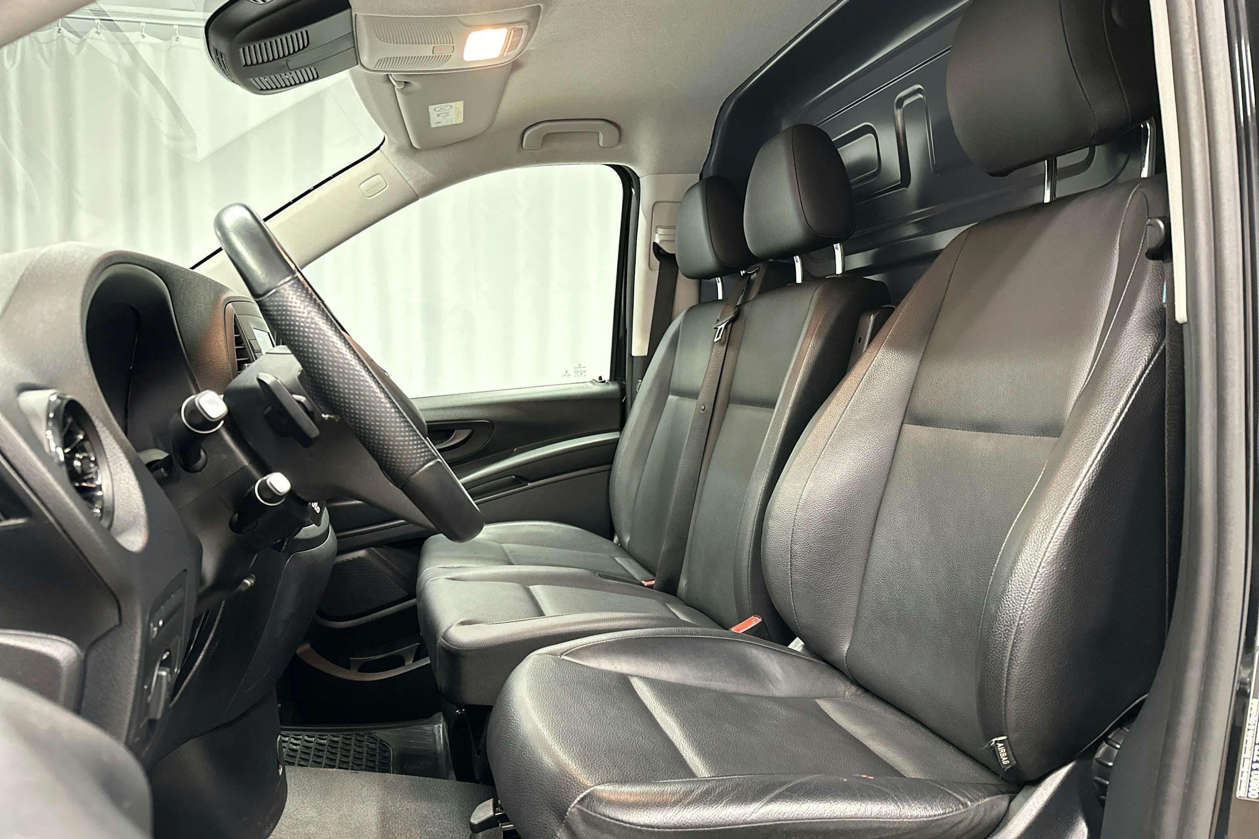 musta Mercedes-Benz Vito 2021 kuva 17.