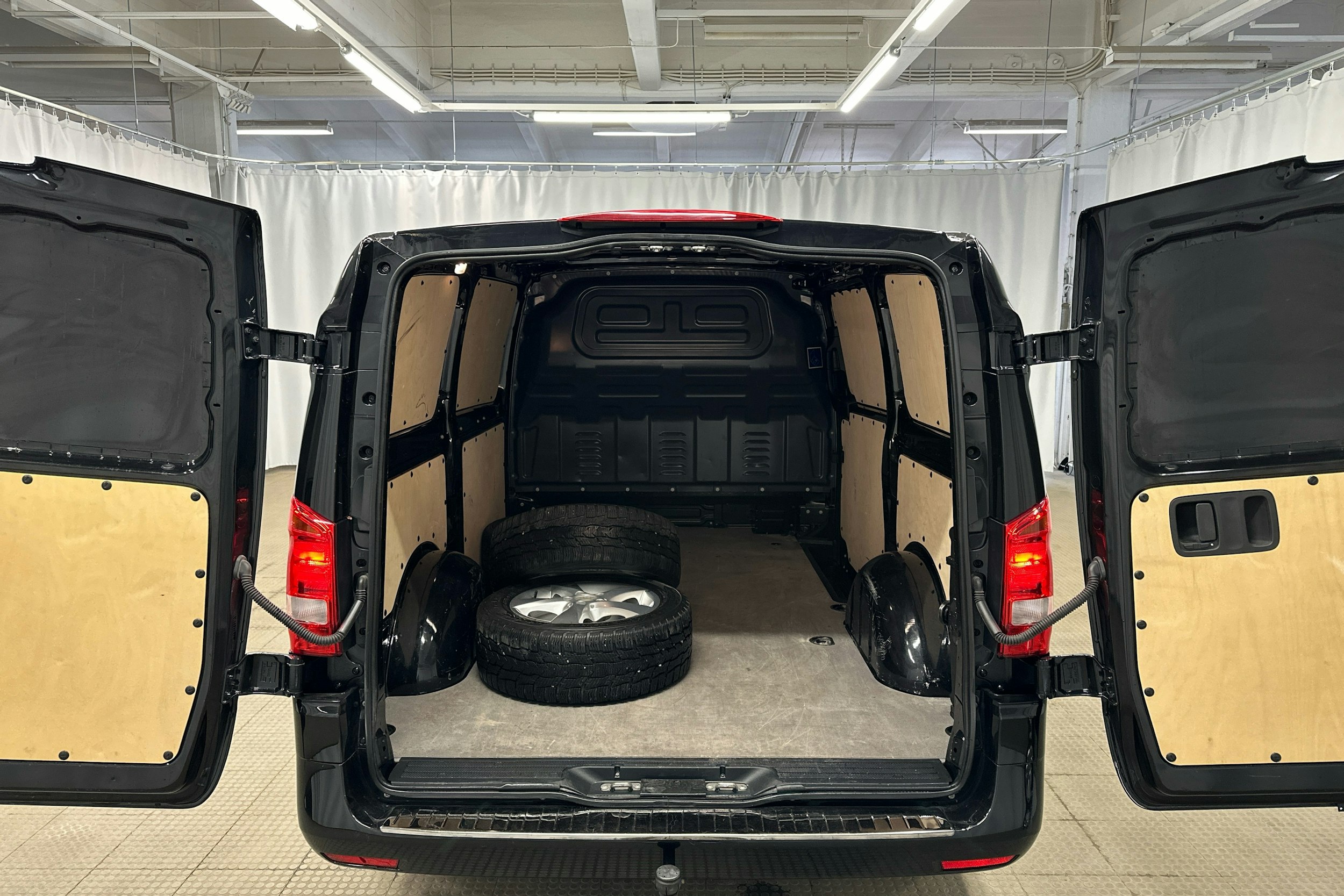 musta Mercedes-Benz Vito 2021 kuva 18.