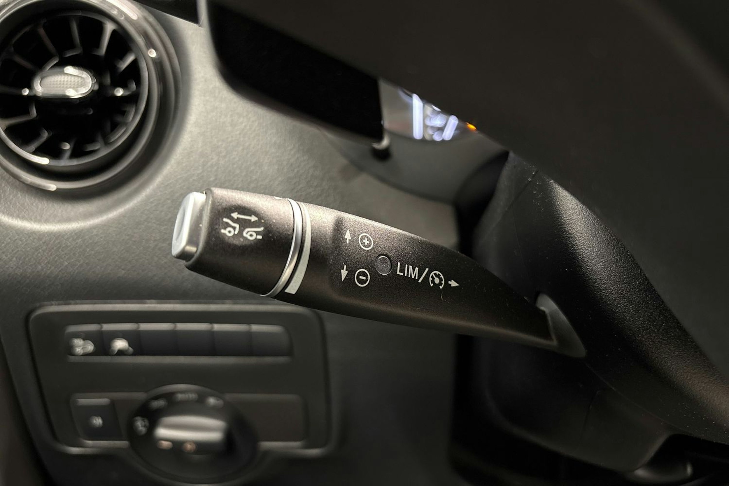 musta Mercedes-Benz Vito 2021 kuva 22.