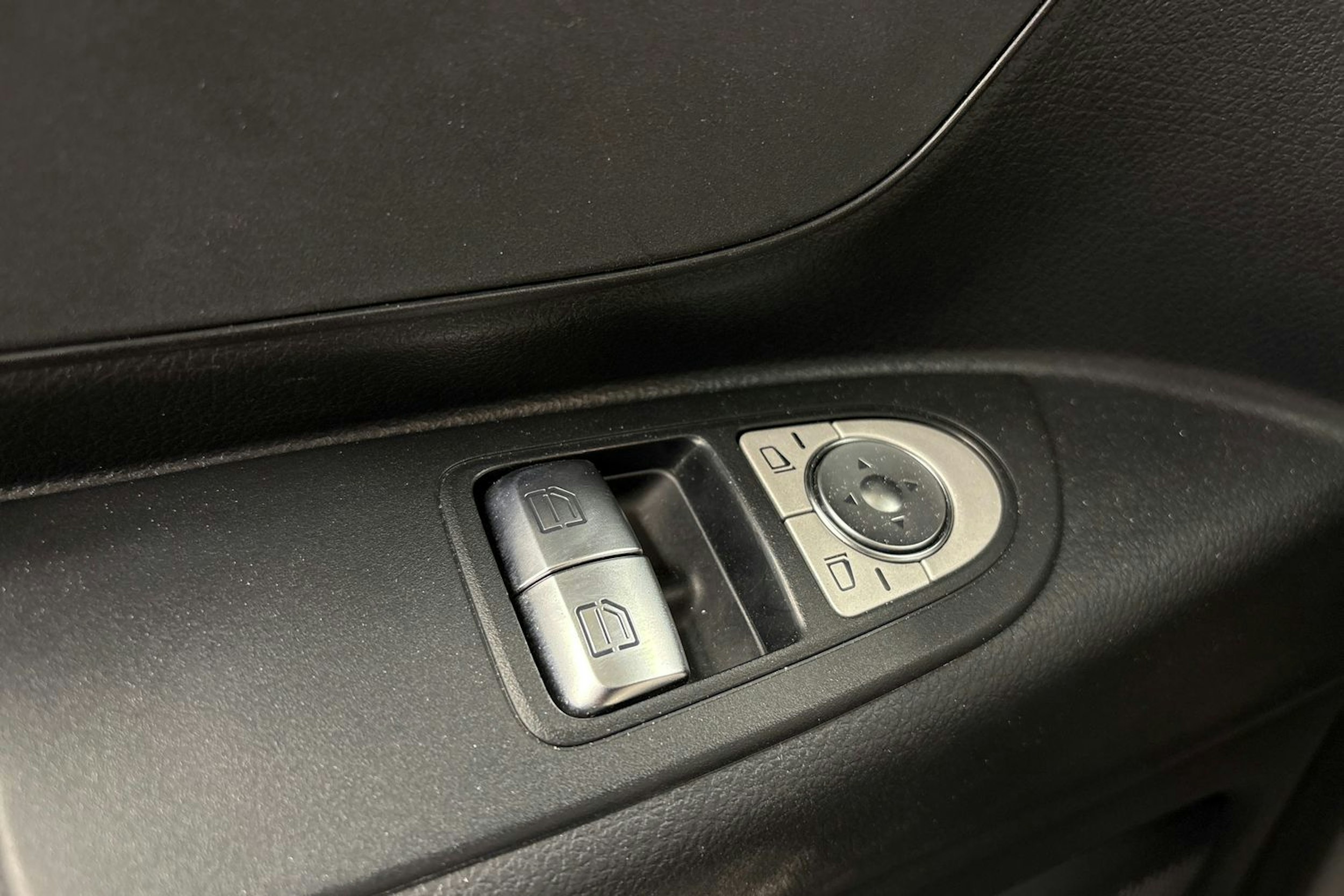 musta Mercedes-Benz Vito 2021 kuva 25.
