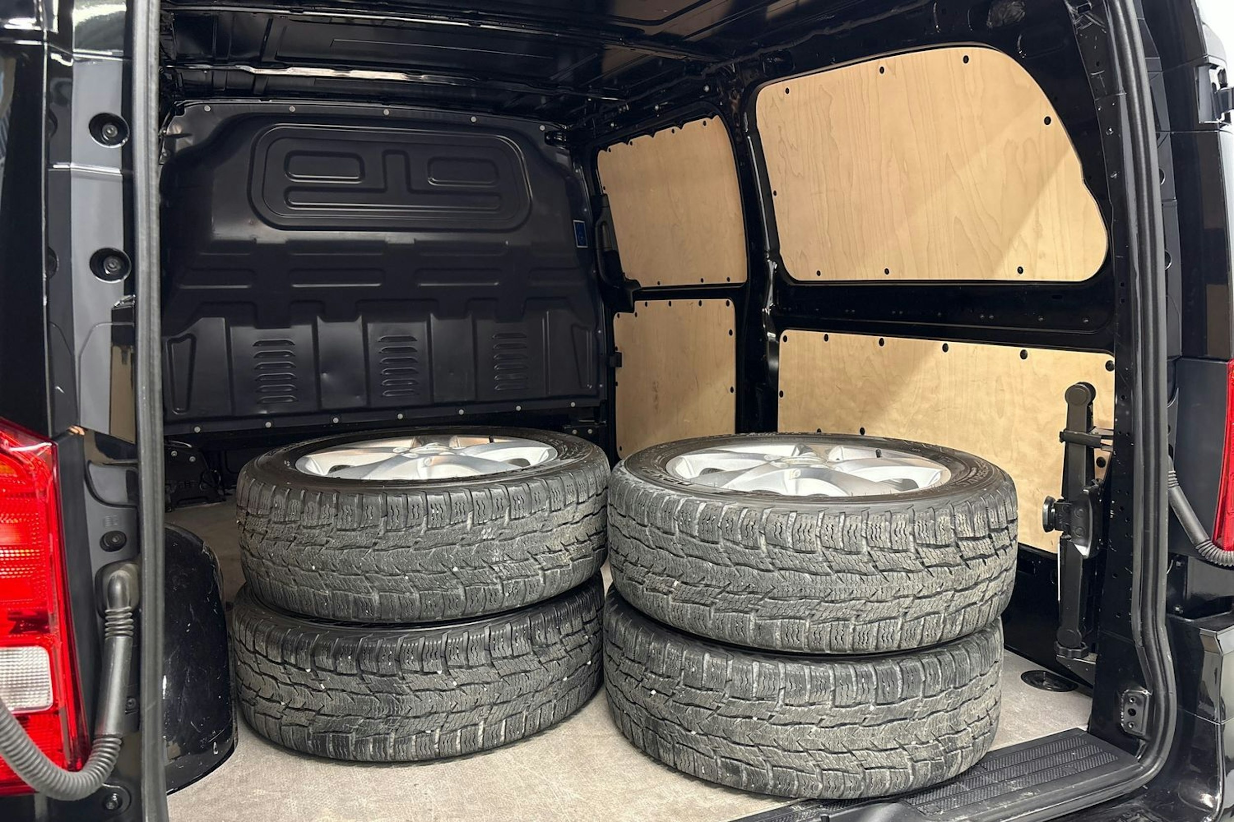 musta Mercedes-Benz Vito 2021 kuva 27.