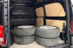 musta Mercedes-Benz Vito 2021 kuva 27.