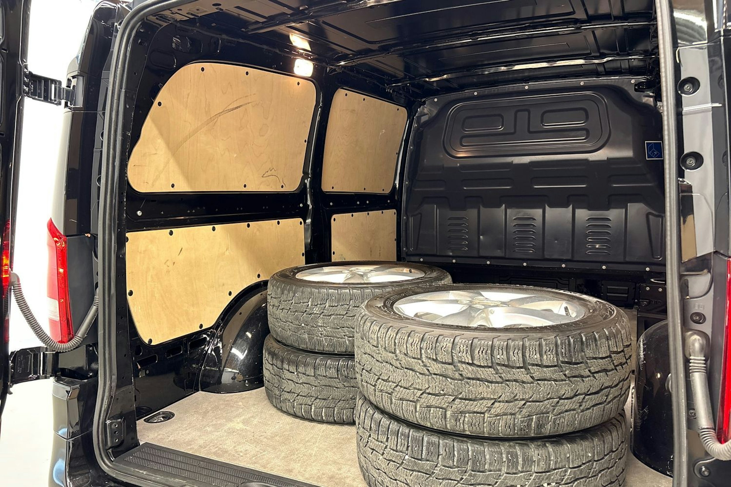 musta Mercedes-Benz Vito 2021 kuva 28.