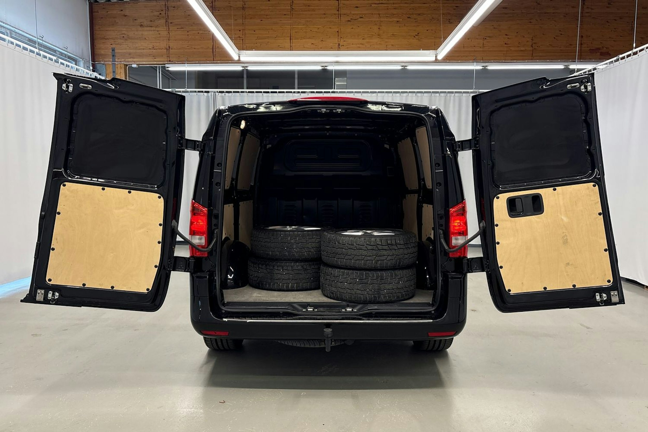 musta Mercedes-Benz Vito 2021 kuva 29.