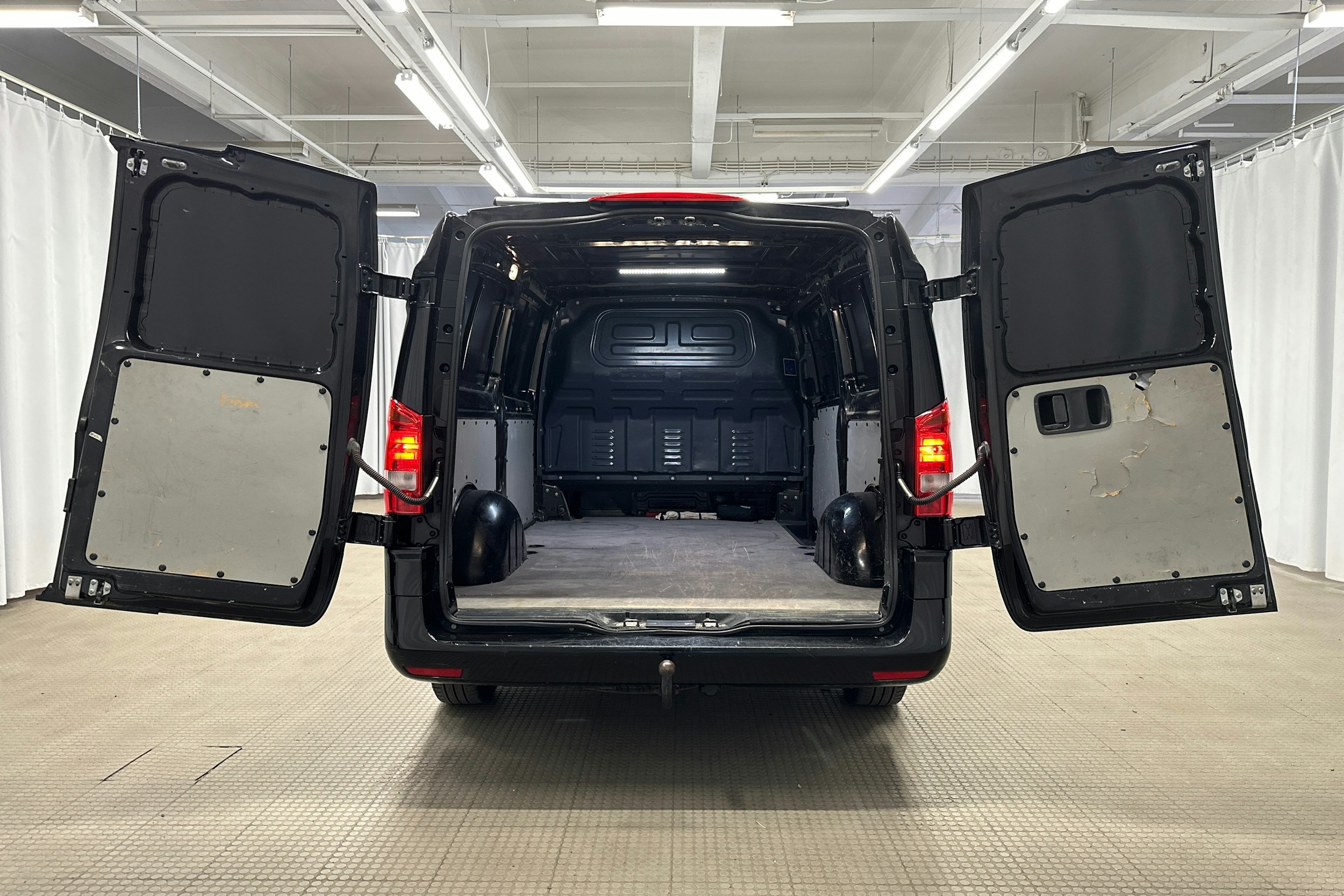 musta Mercedes-Benz Vito 2021 kuva 10.