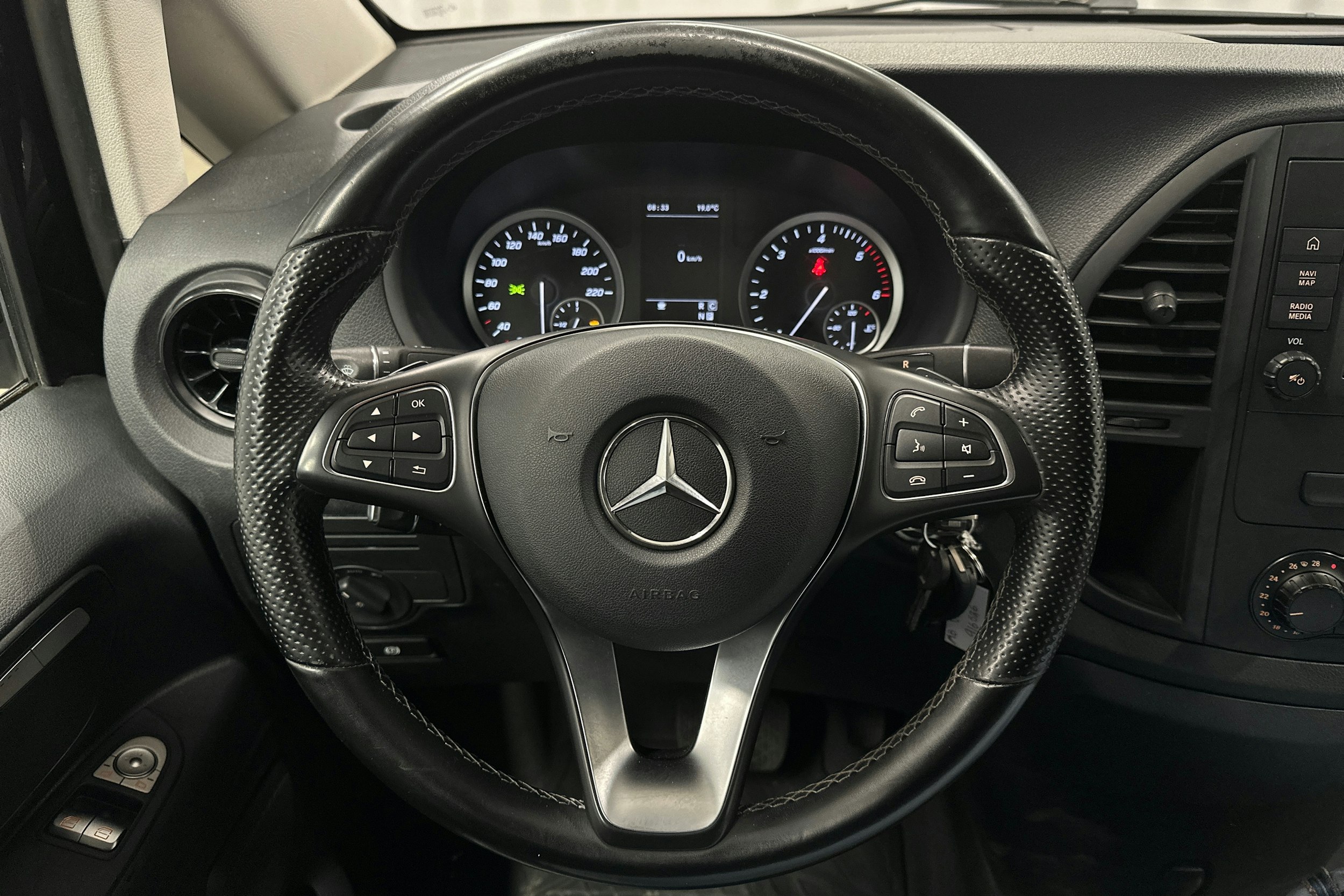 musta Mercedes-Benz Vito 2021 kuva 13.