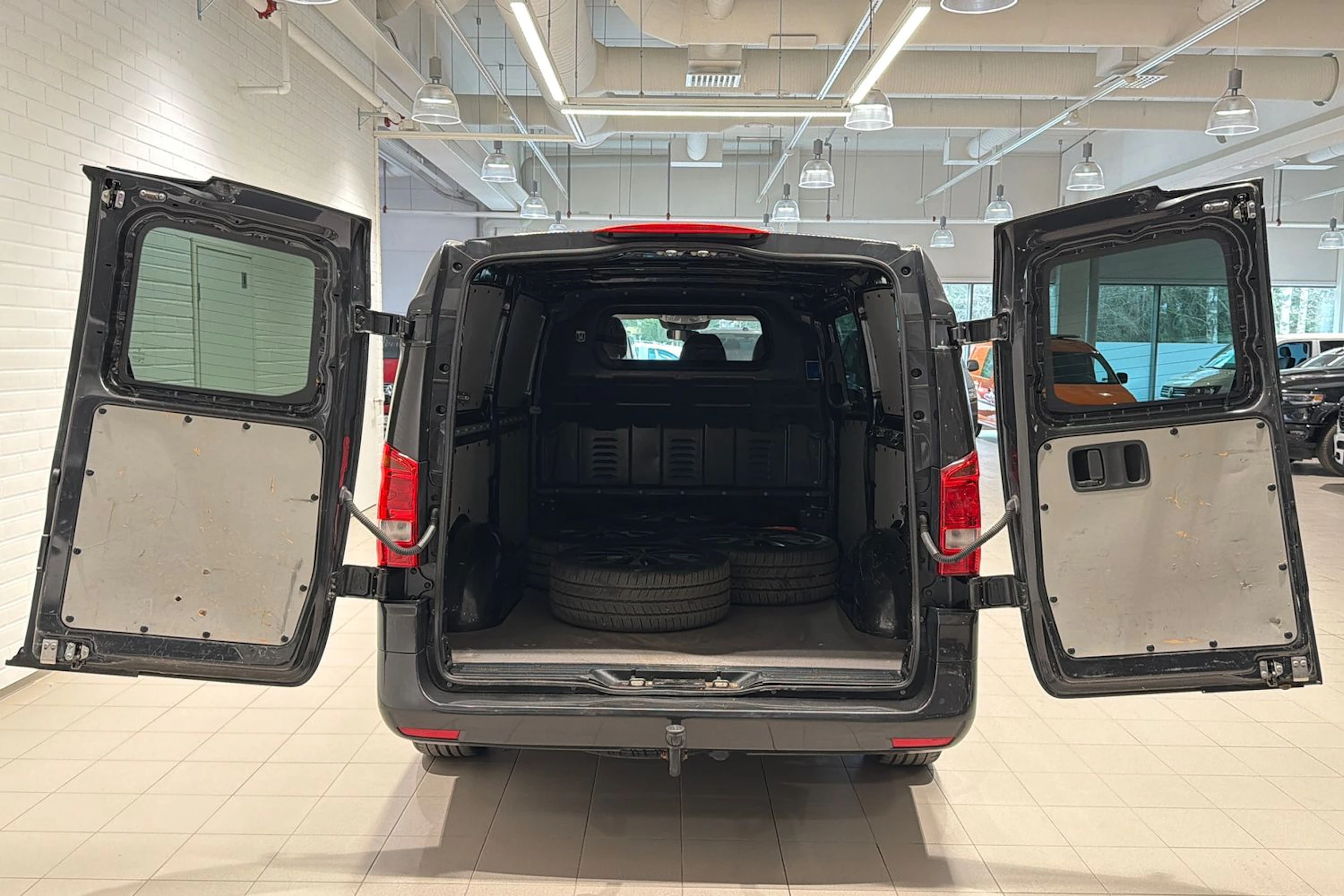 Harmaa Mercedes-Benz VITO 2021 kuva 28.