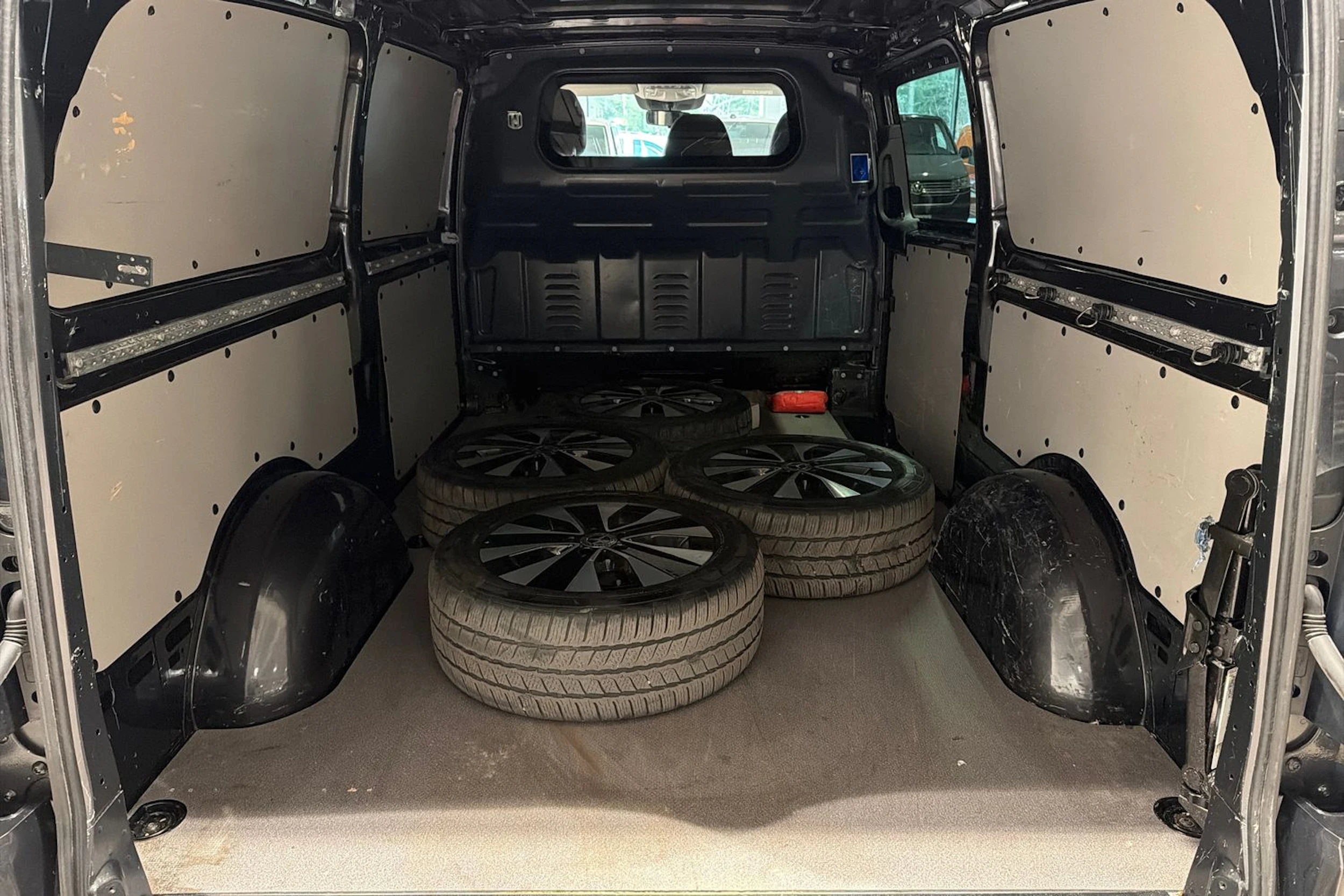 Harmaa Mercedes-Benz VITO 2021 kuva 29.