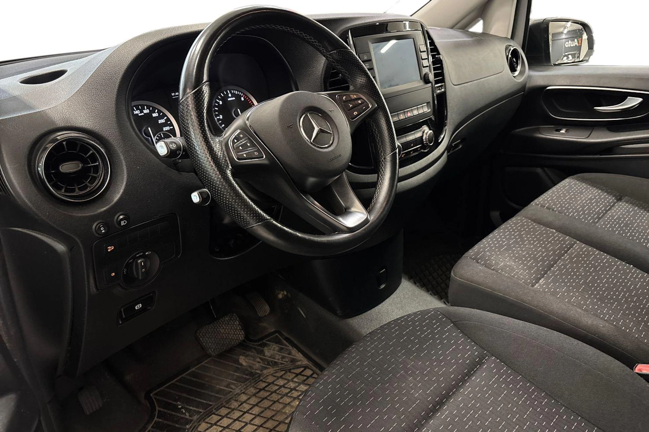 valkoinen Mercedes-Benz Vito 2021 kuva 3.
