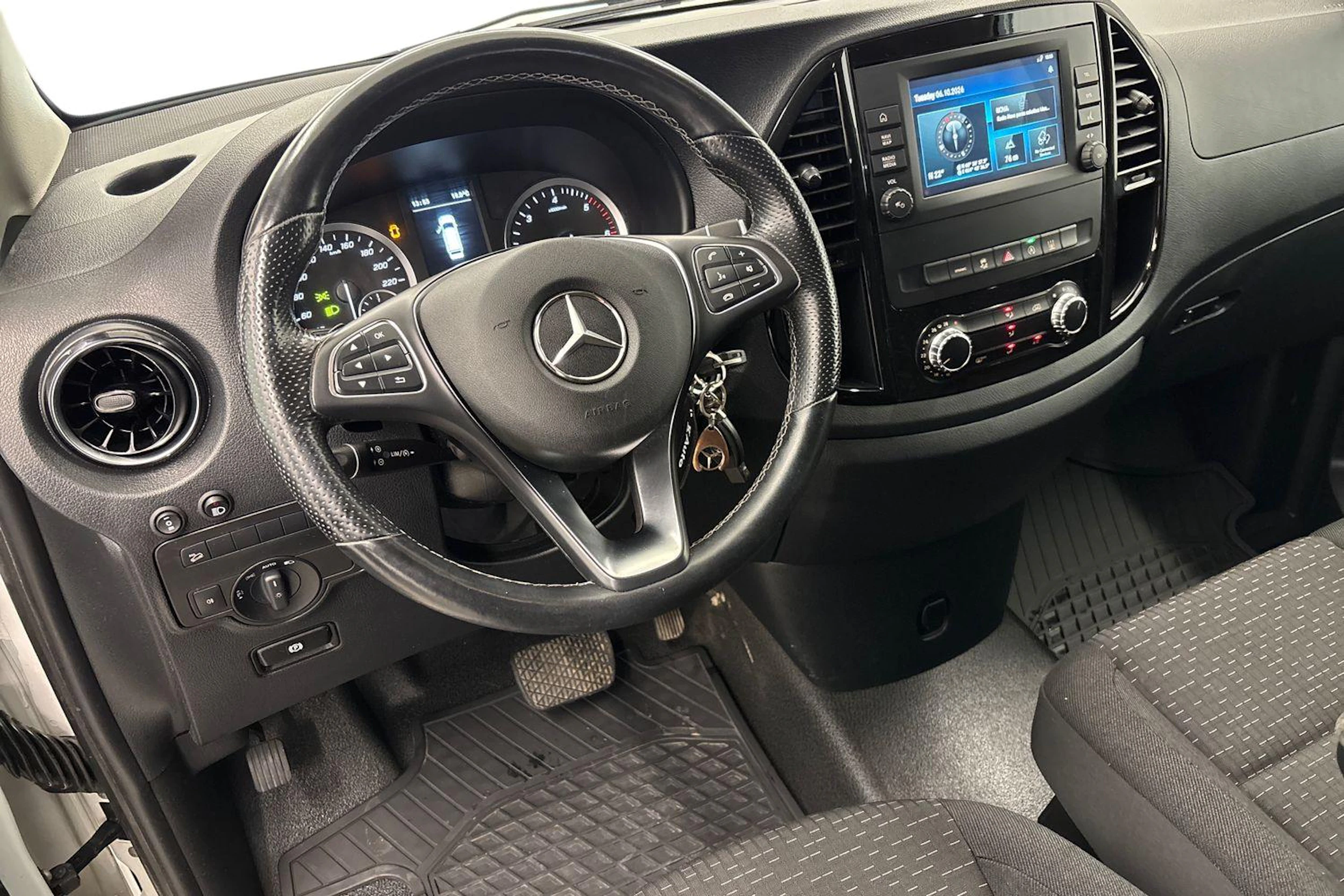 valkoinen Mercedes-Benz Vito 2021 kuva 9.