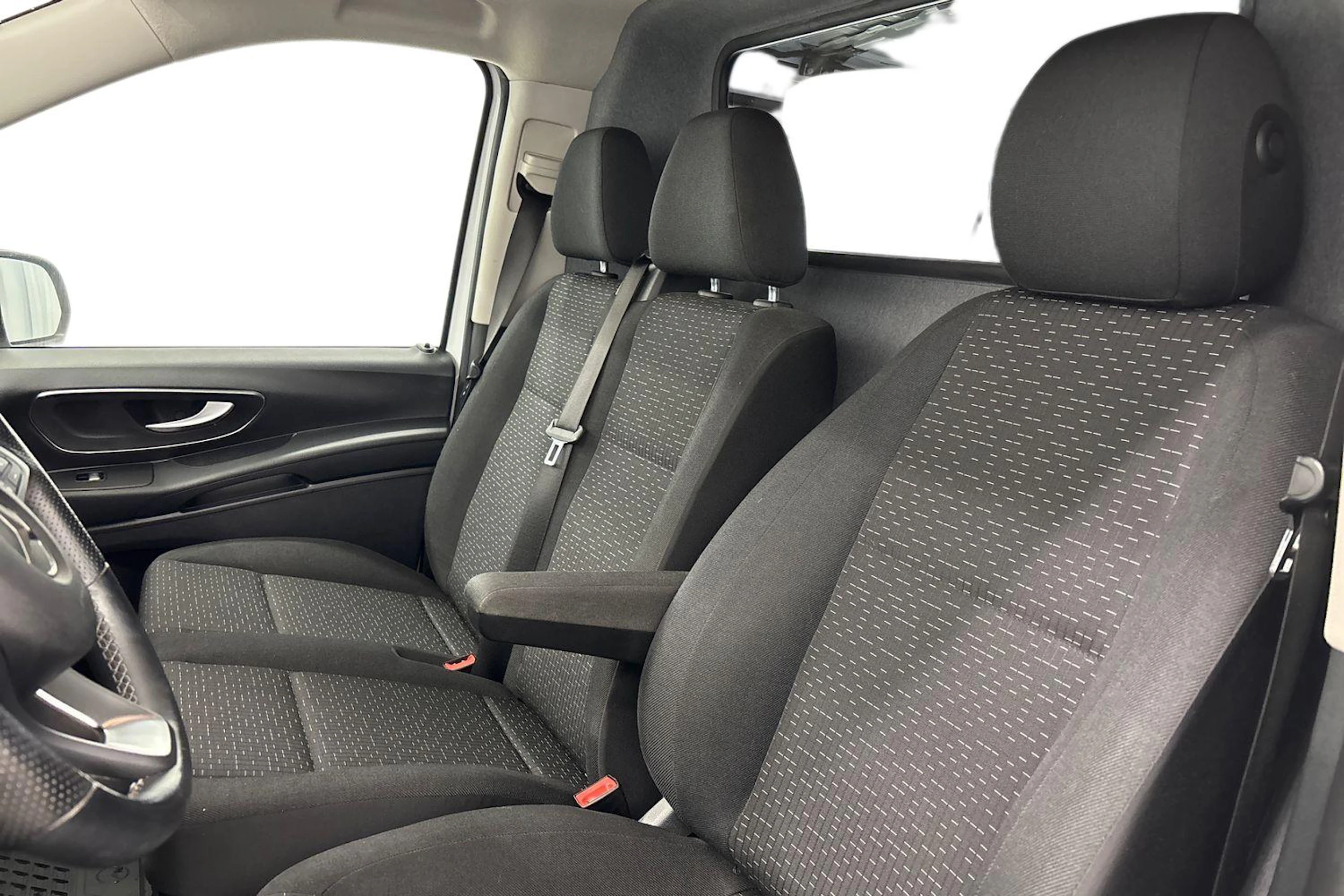valkoinen Mercedes-Benz Vito 2021 kuva 11.