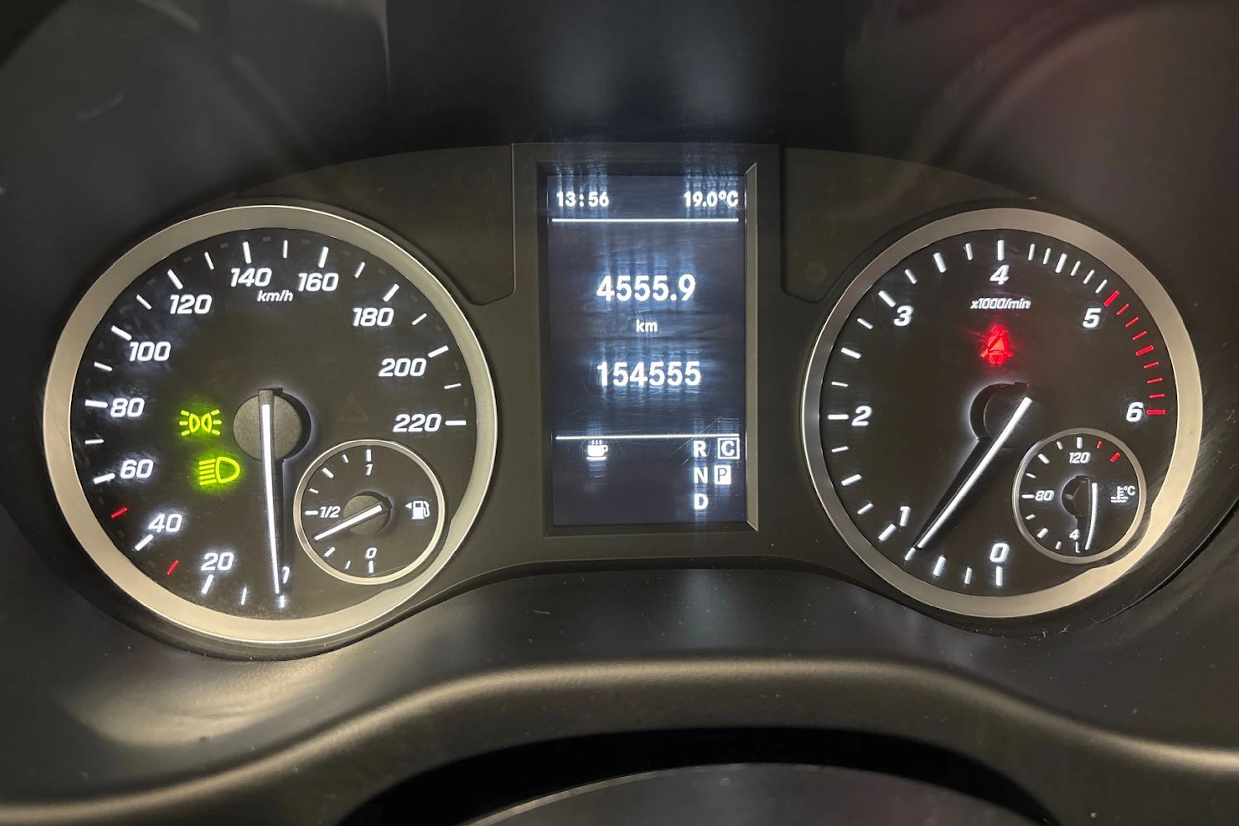 valkoinen Mercedes-Benz Vito 2021 kuva 13.