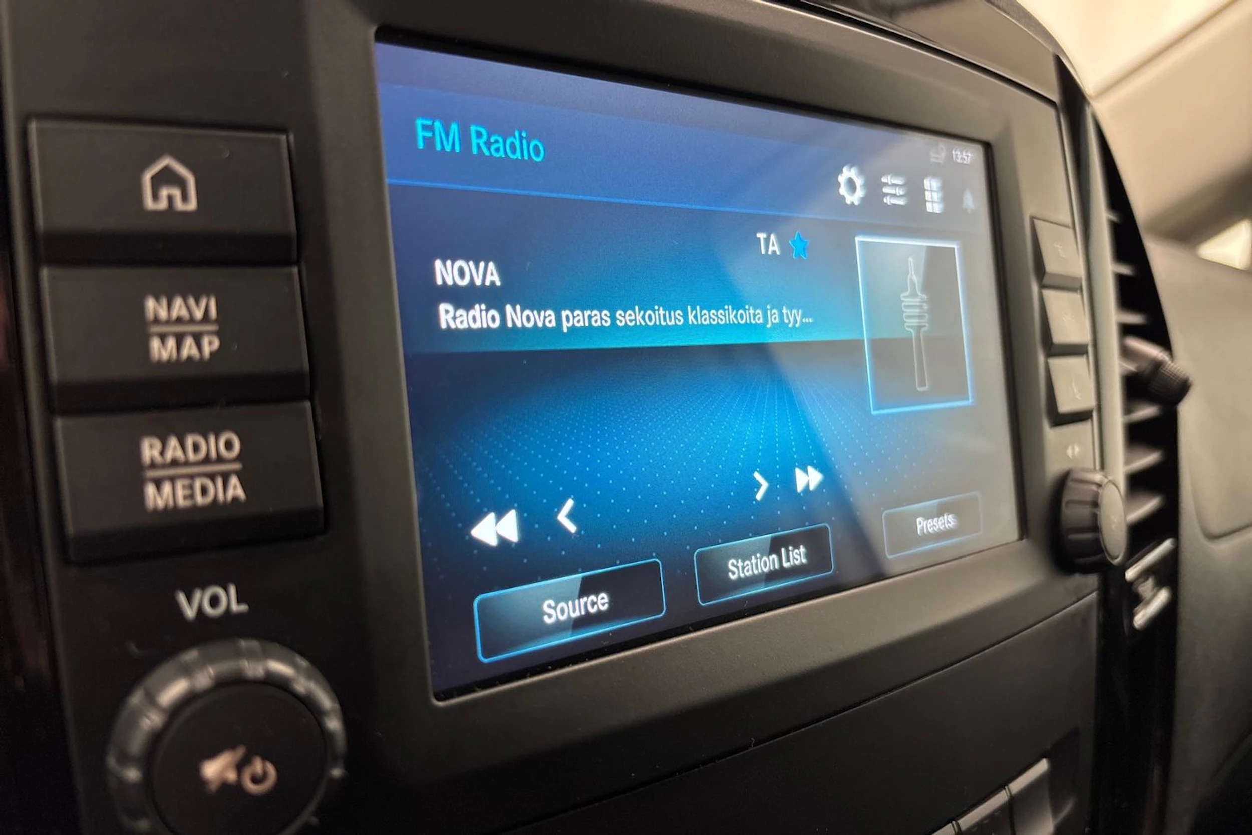 valkoinen Mercedes-Benz Vito 2021 kuva 16.