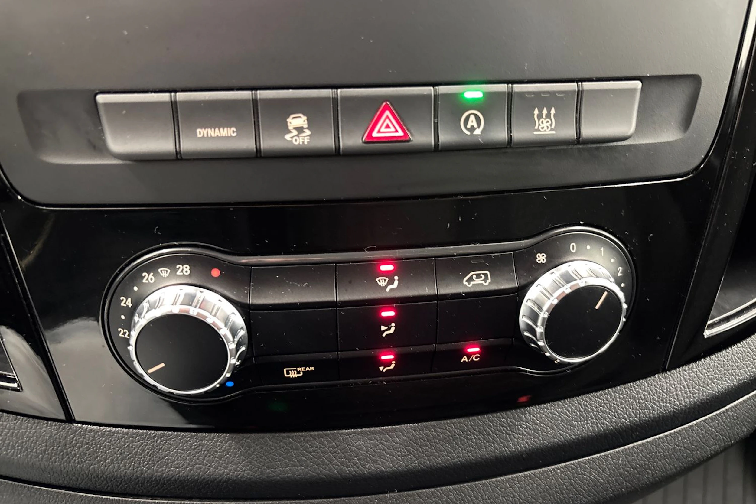 valkoinen Mercedes-Benz Vito 2021 kuva 18.