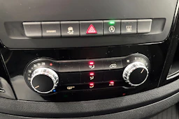 valkoinen Mercedes-Benz Vito 2021 kuva 18.