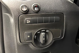 valkoinen Mercedes-Benz Vito 2021 kuva 19.