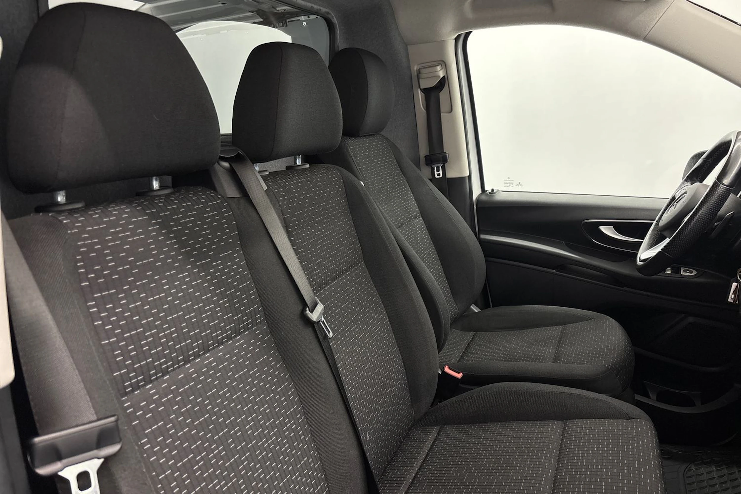 valkoinen Mercedes-Benz Vito 2021 kuva 21.