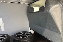 valkoinen Mercedes-Benz Vito 2021 kuva 23.