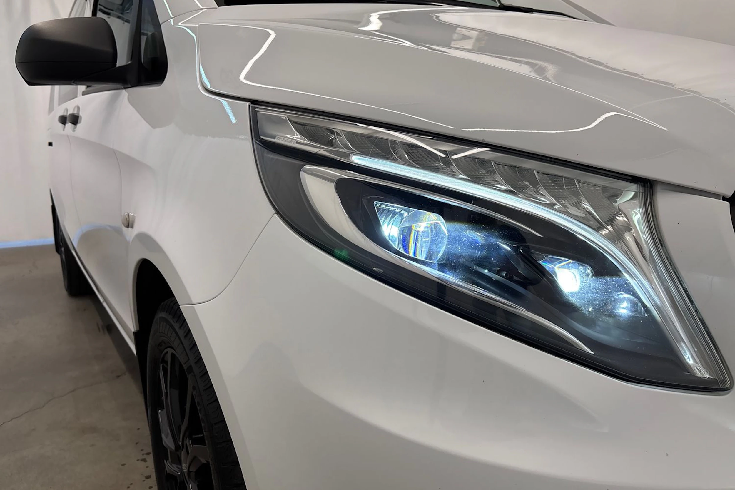 valkoinen Mercedes-Benz Vito 2021 kuva 27.