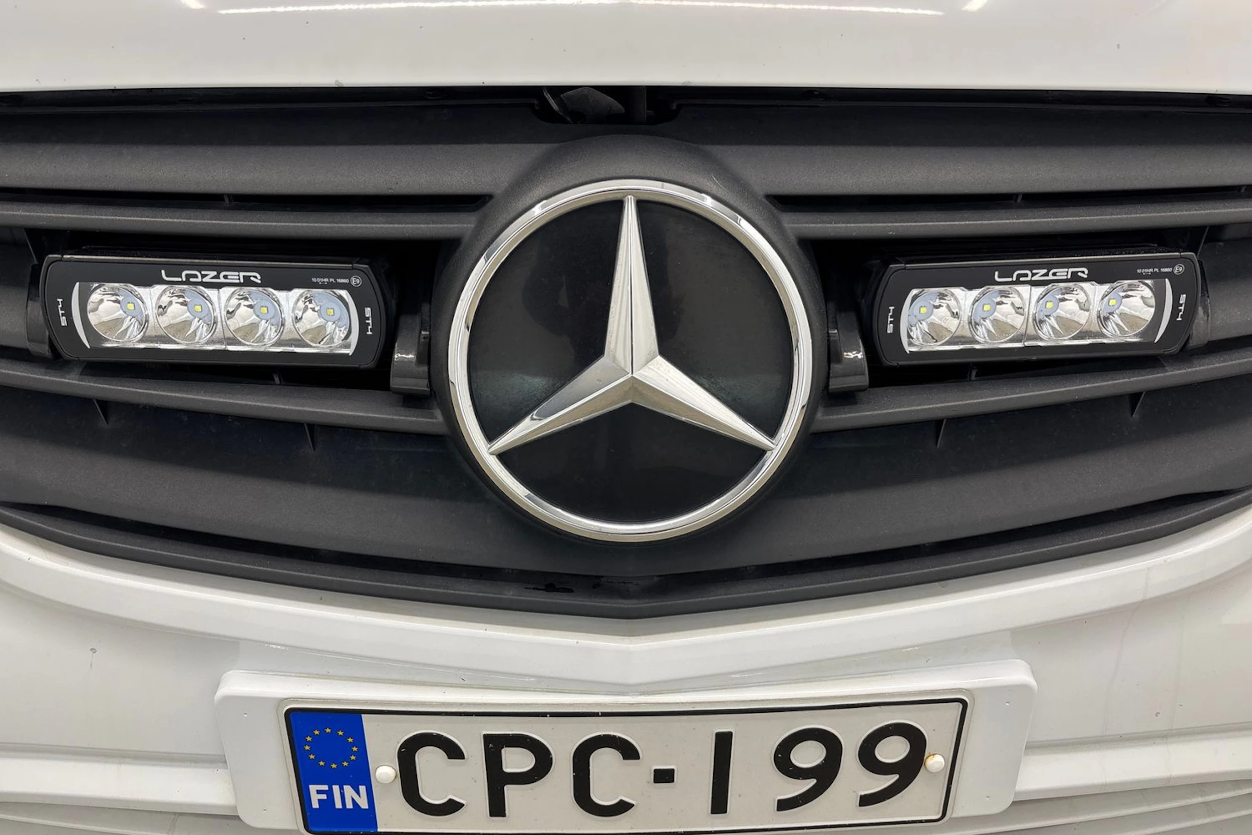 valkoinen Mercedes-Benz Vito 2021 kuva 28.