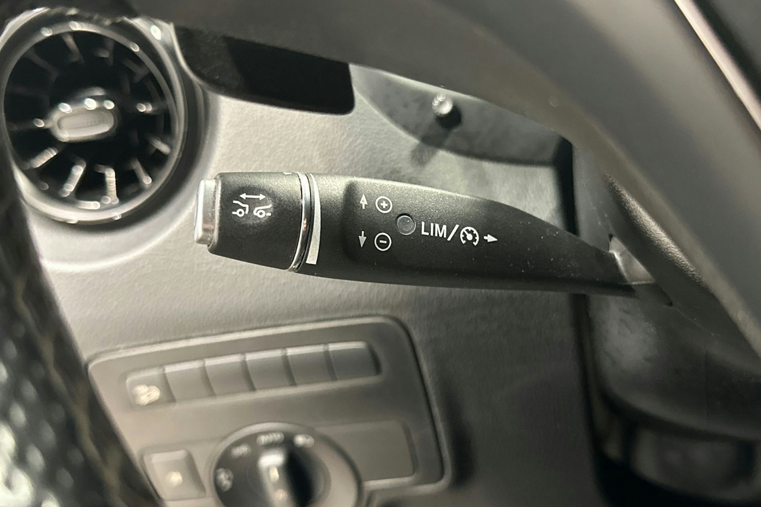 harmaa Mercedes-Benz Vito 2021 kuva 16.