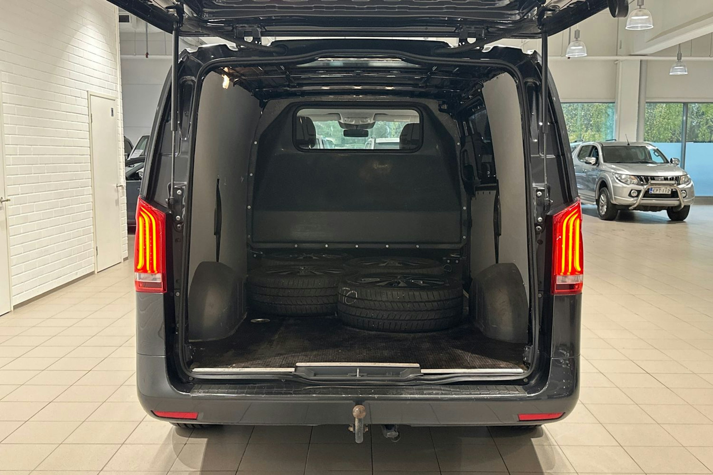 harmaa Mercedes-Benz Vito 2021 kuva 27.