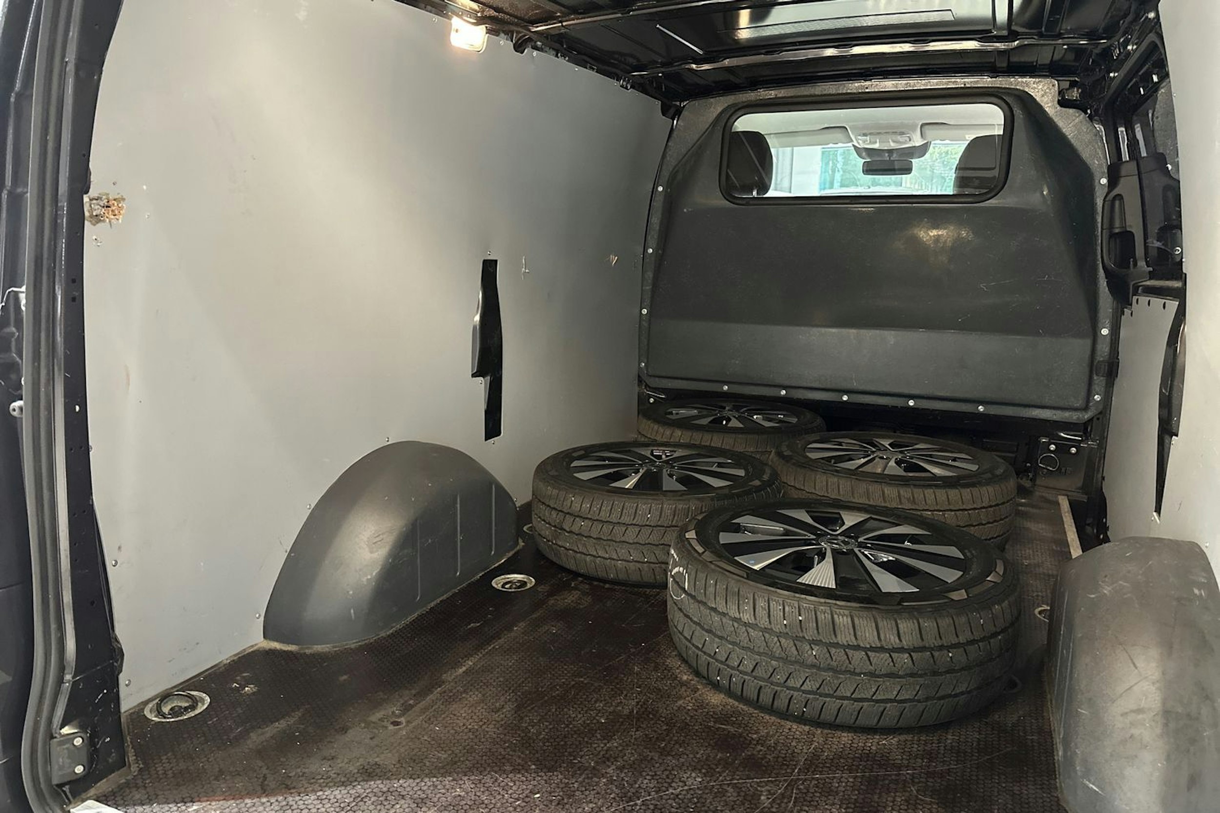 harmaa Mercedes-Benz Vito 2021 kuva 28.
