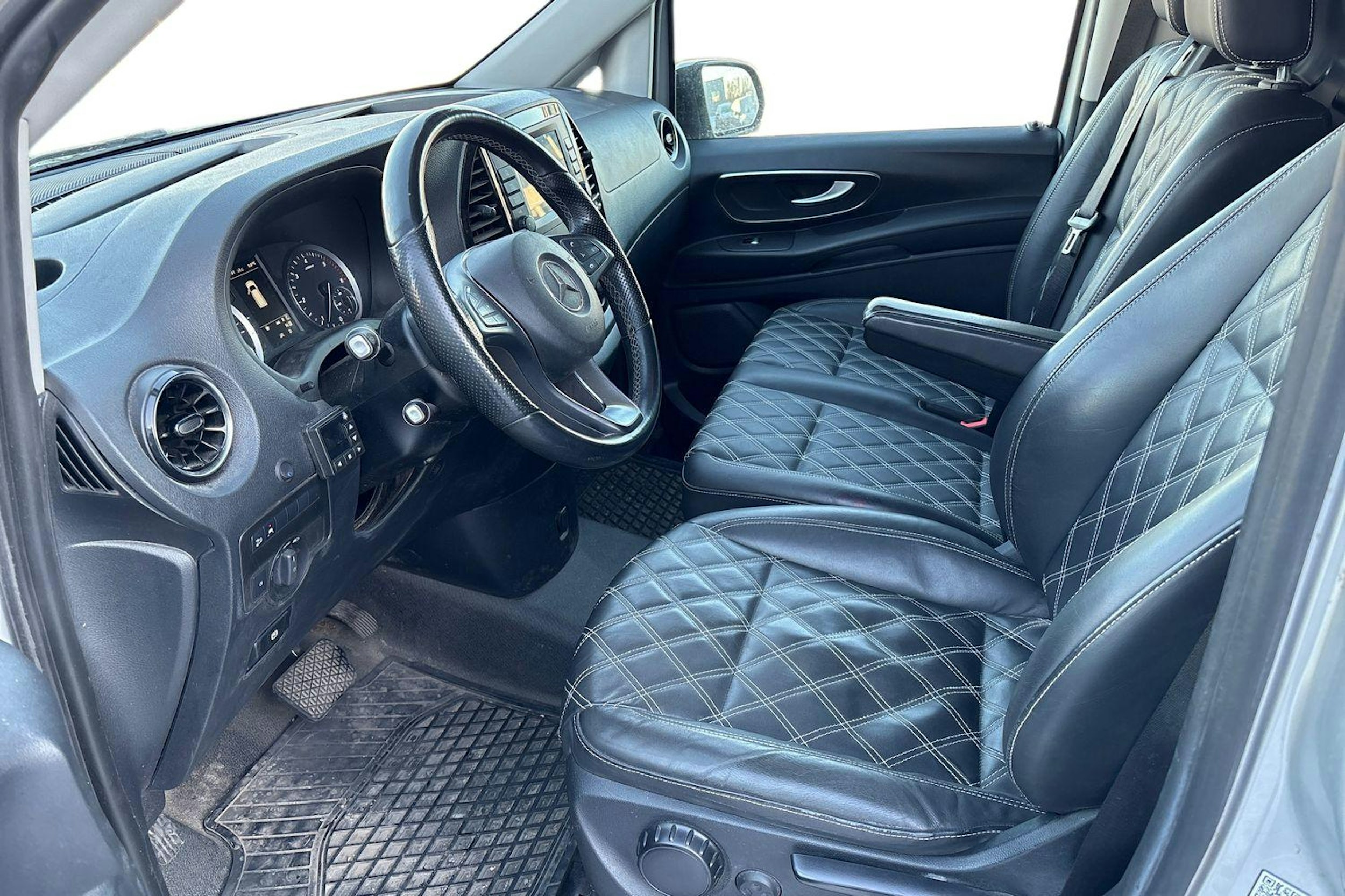 harmaa Mercedes-Benz Vito 2021 kuva 3.