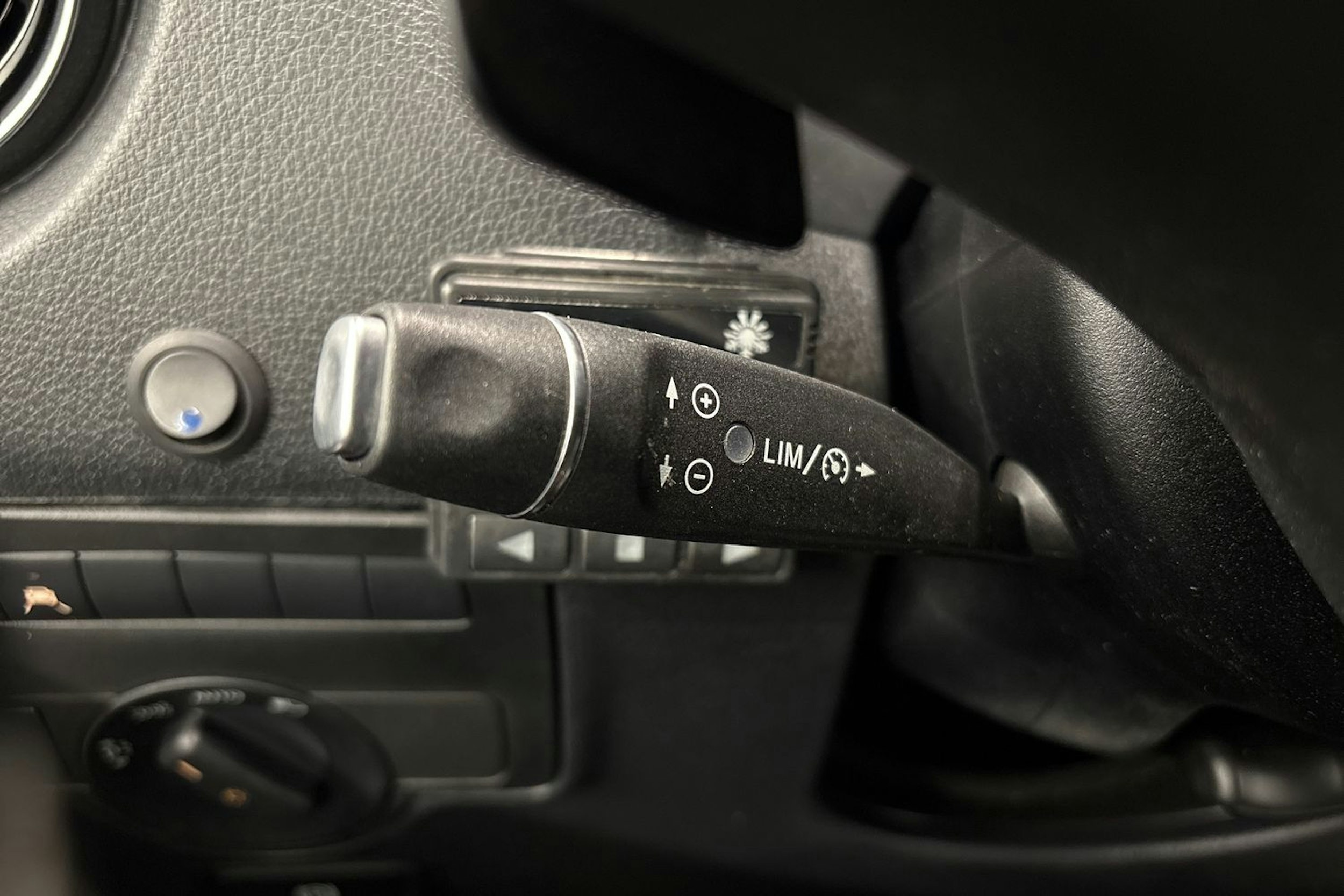 harmaa Mercedes-Benz Vito 2021 kuva 17.