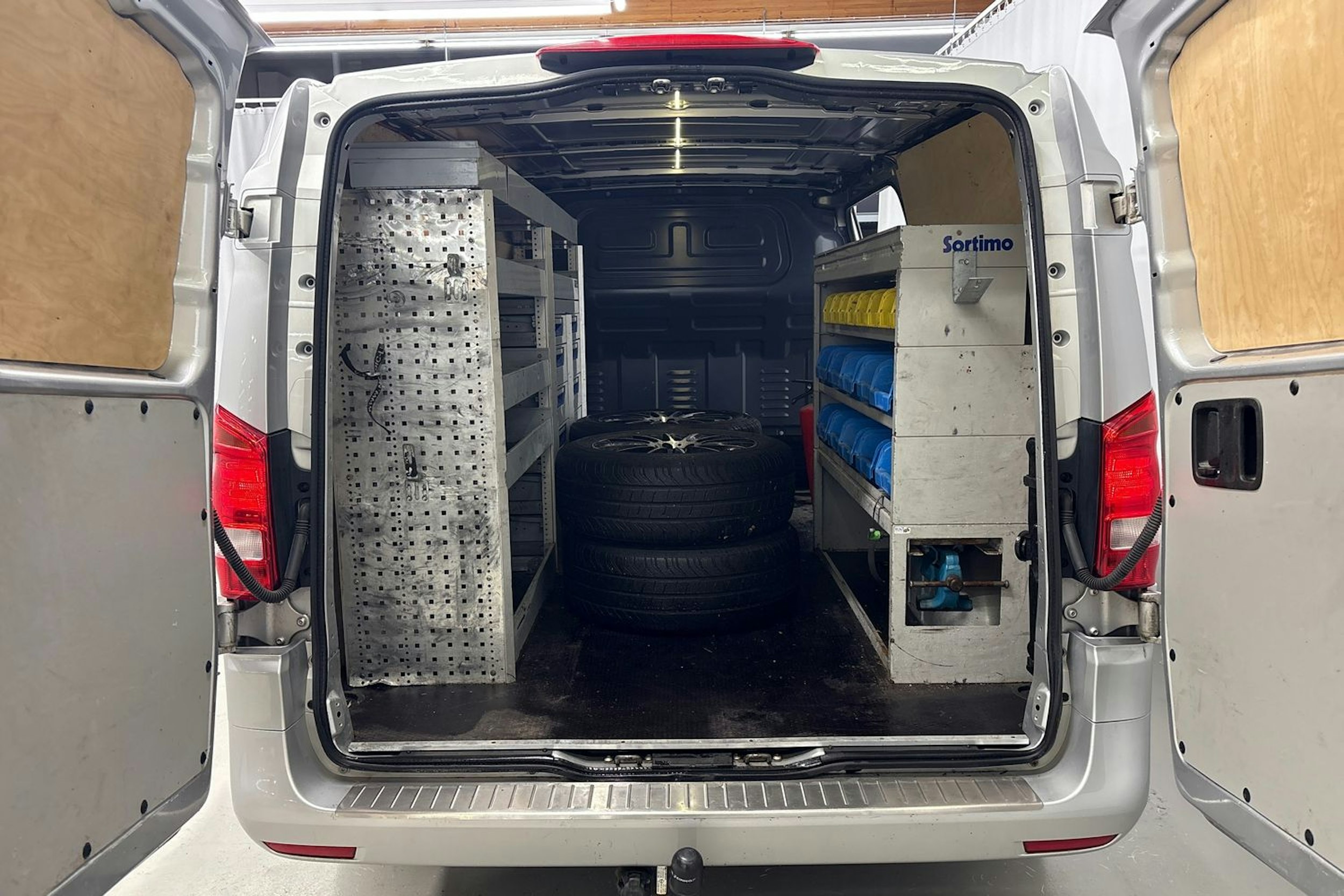 harmaa Mercedes-Benz Vito 2021 kuva 27.