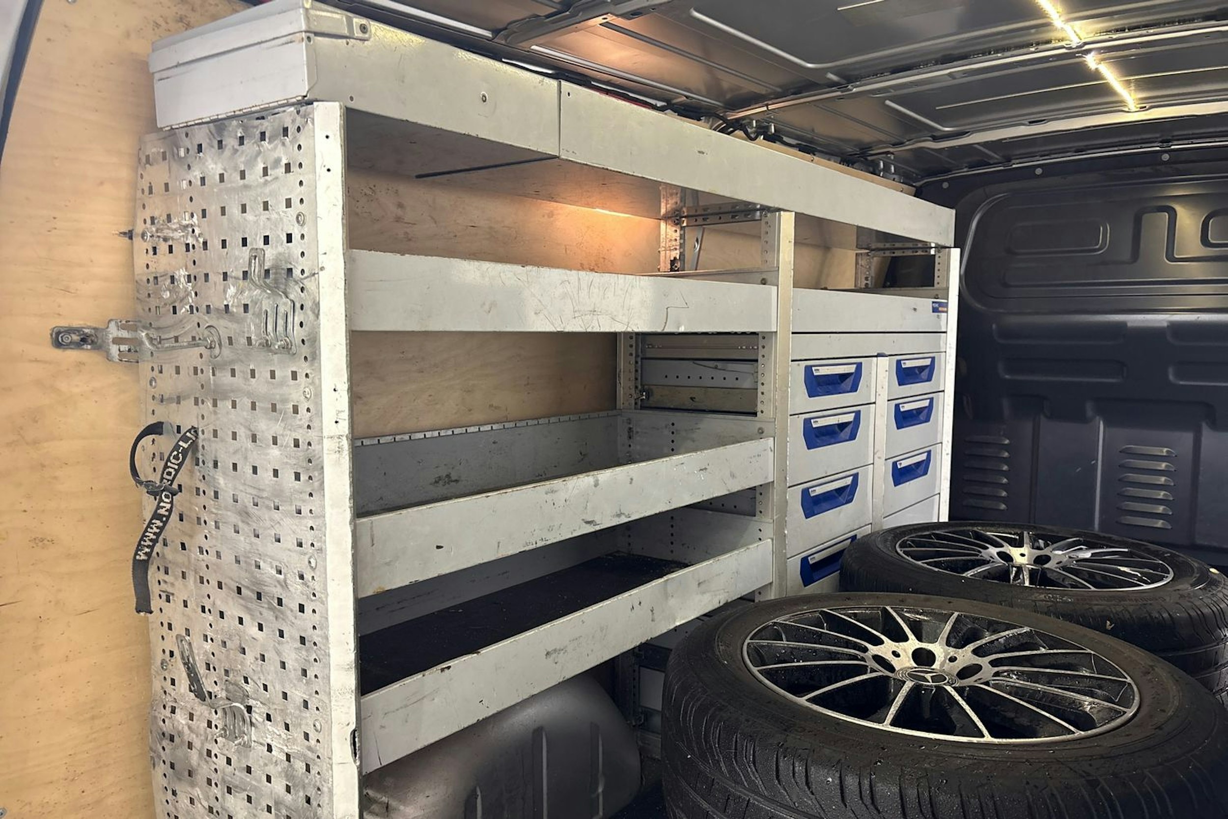 harmaa Mercedes-Benz Vito 2021 kuva 29.