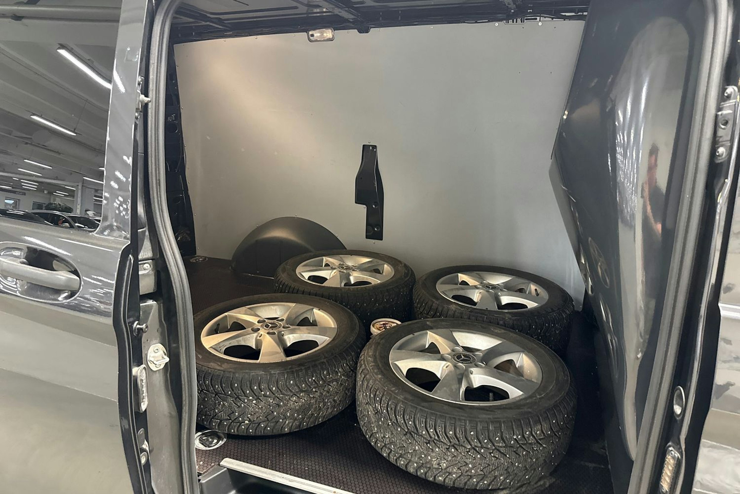 harmaa Mercedes-Benz Vito 2021 kuva 13.