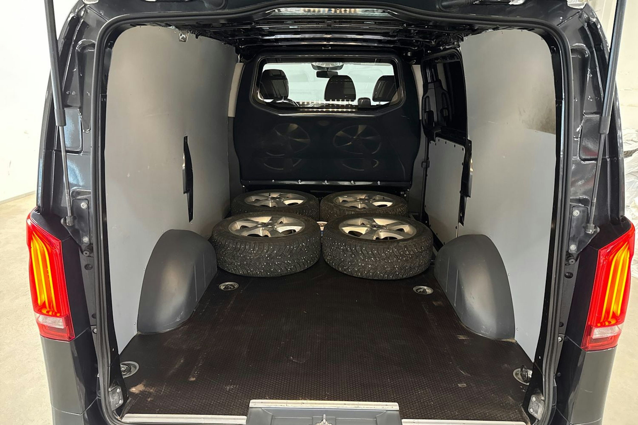 harmaa Mercedes-Benz Vito 2021 kuva 14.
