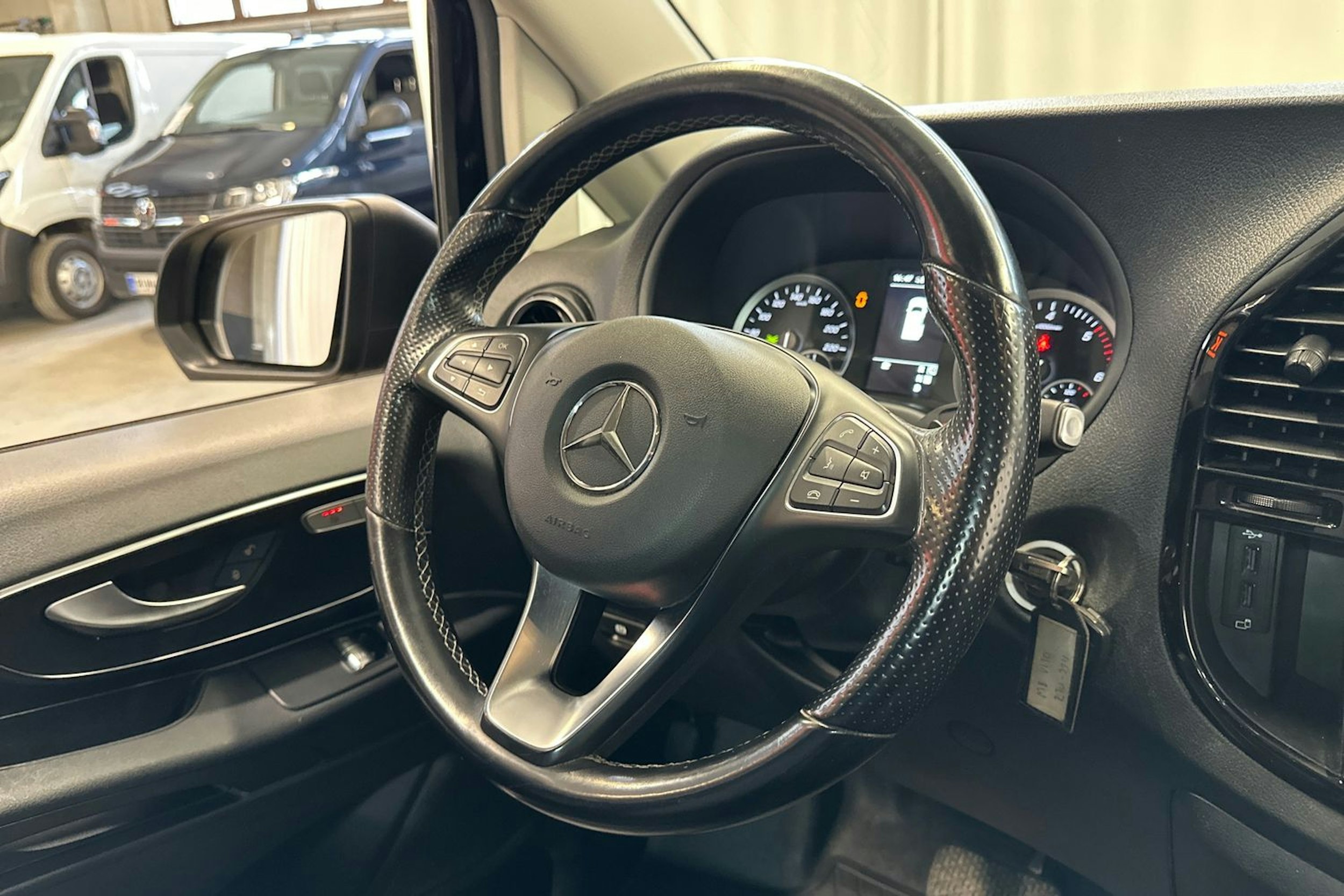 met. musta Mercedes-Benz Vito 2021 kuva 15.
