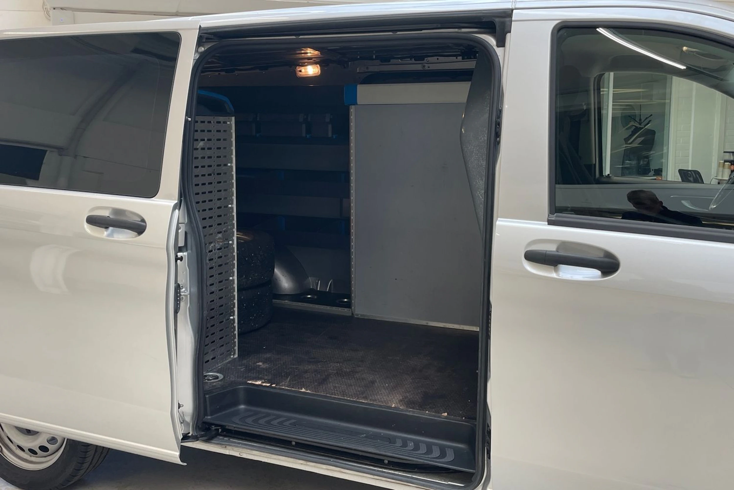 harmaa Mercedes-Benz Vito 2021 kuva 15.