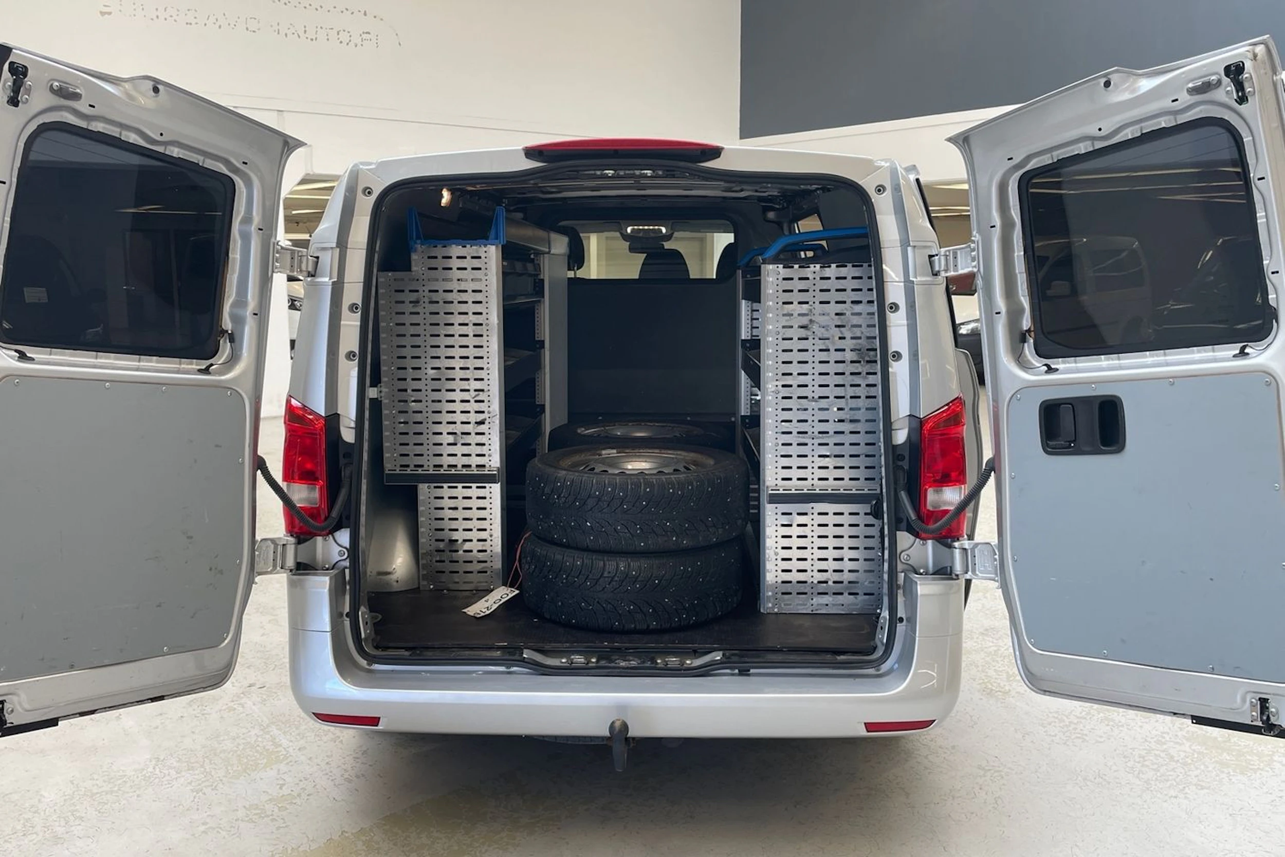 harmaa Mercedes-Benz Vito 2021 kuva 16.