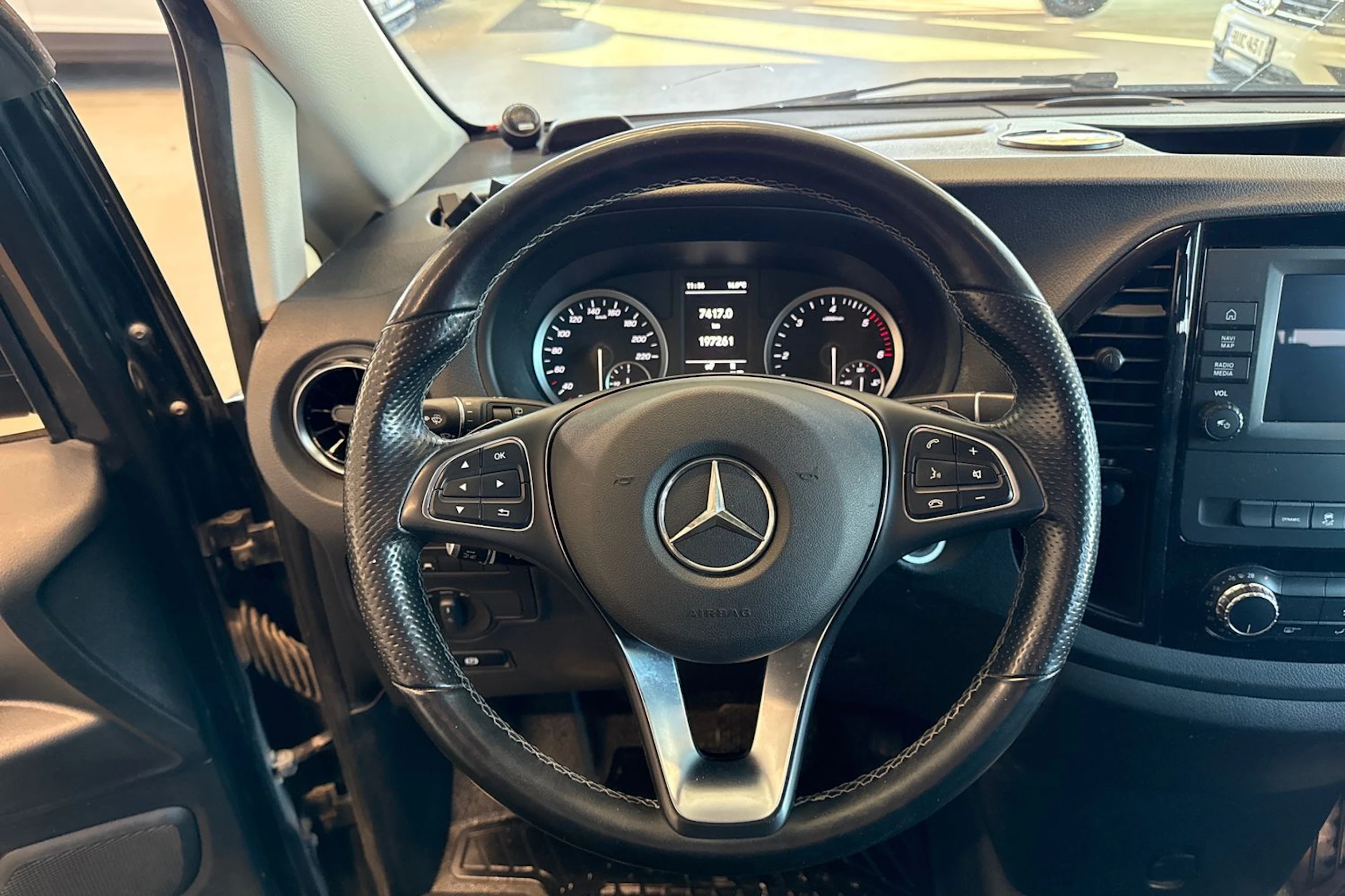 harmaa Mercedes-Benz Vito 2021 kuva 24.