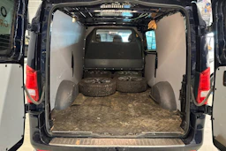 sininen Mercedes-Benz Vito 2021 kuva 4.