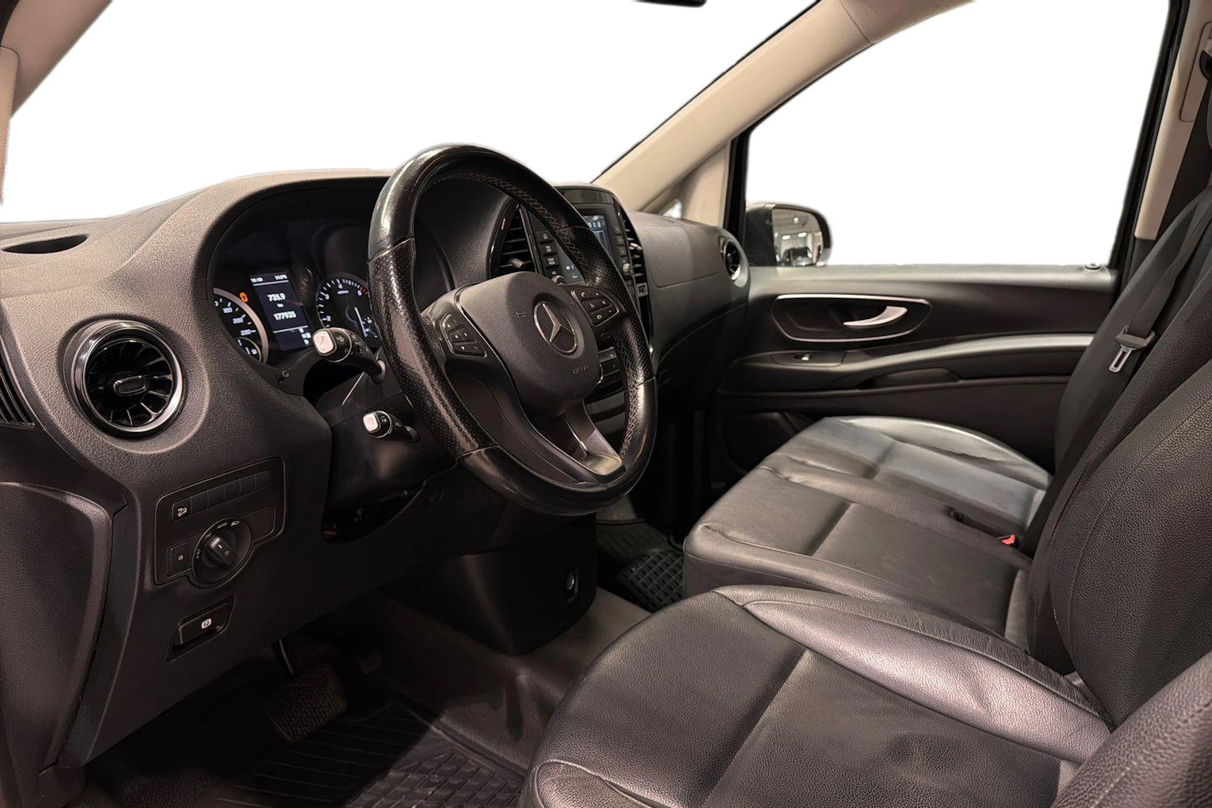 Musta Mercedes-Benz Vito 2021 kuva 8.