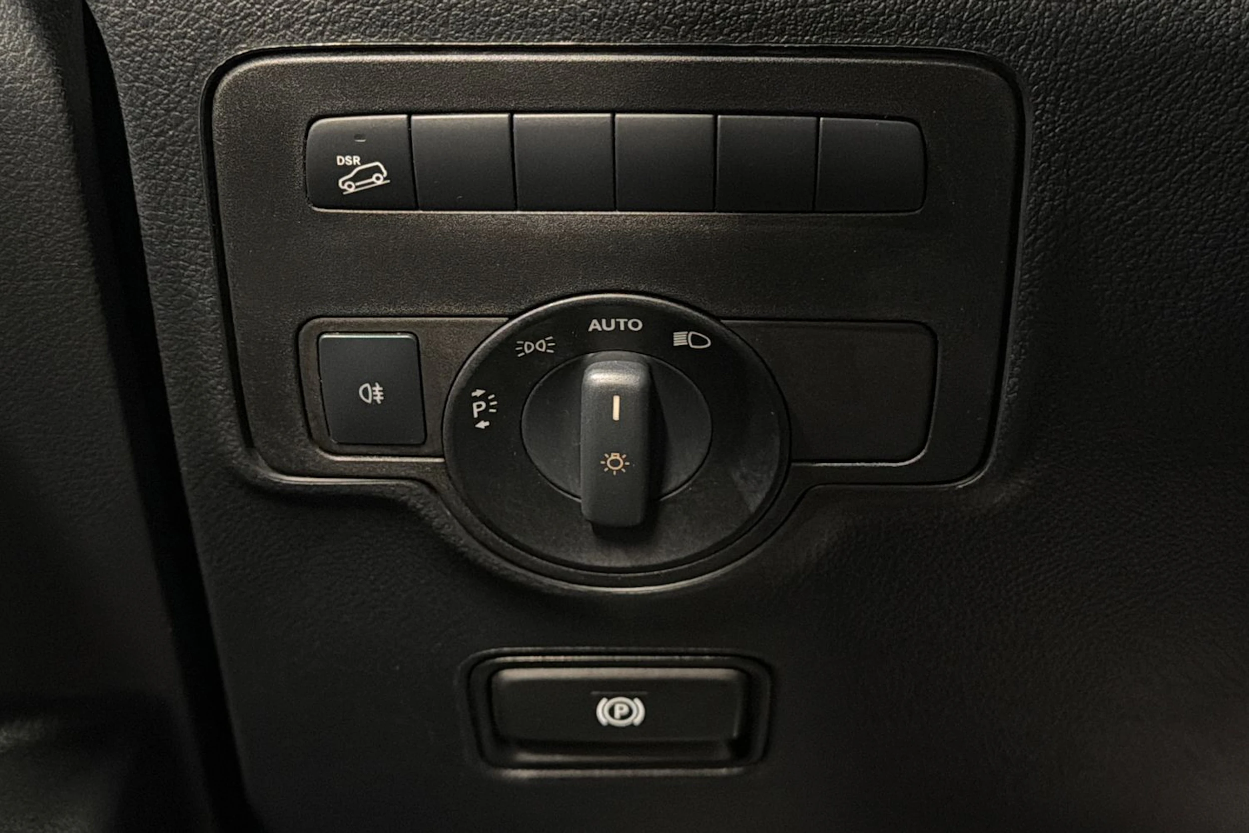 Musta Mercedes-Benz Vito 2021 kuva 16.