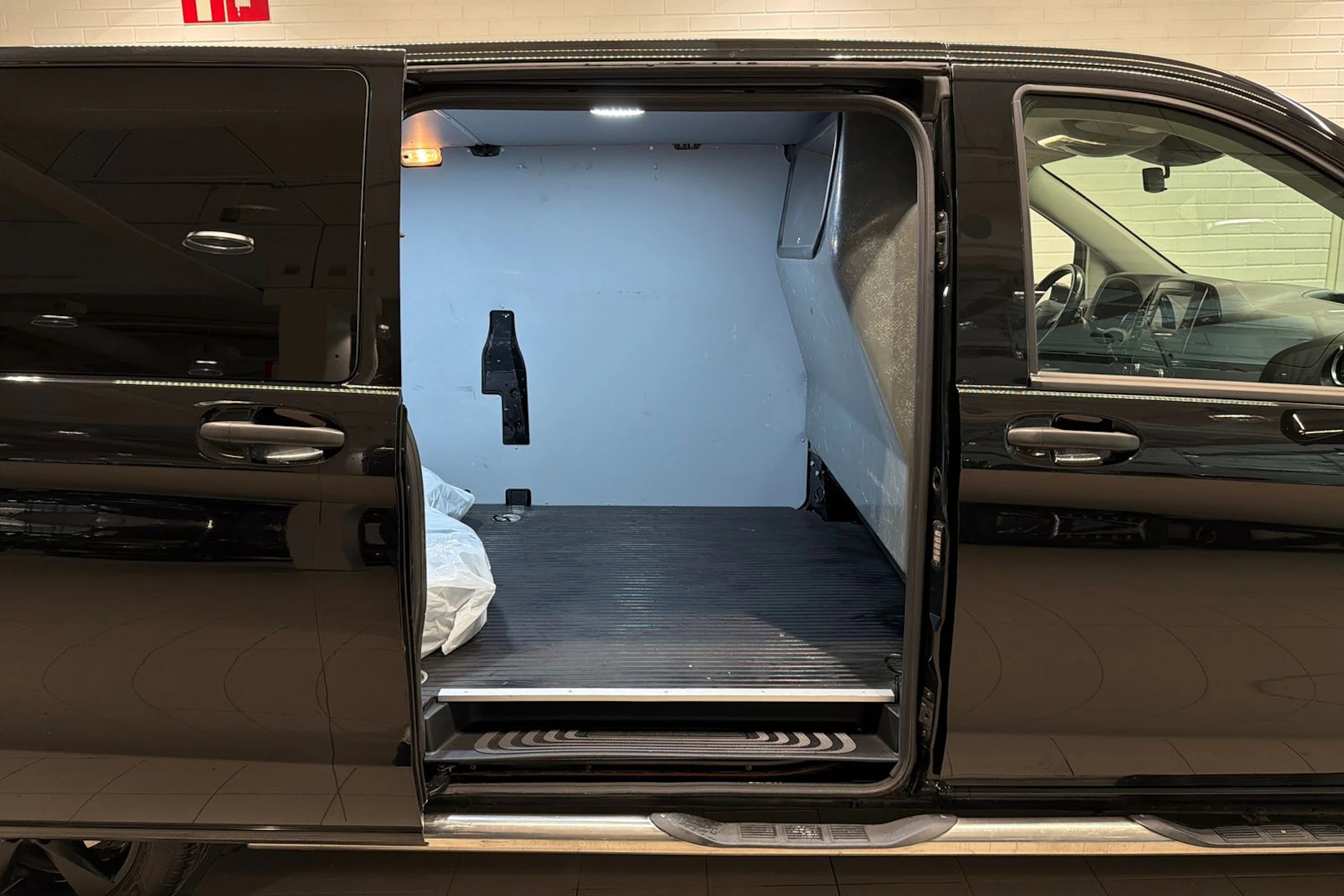 Musta Mercedes-Benz Vito 2021 kuva 23.