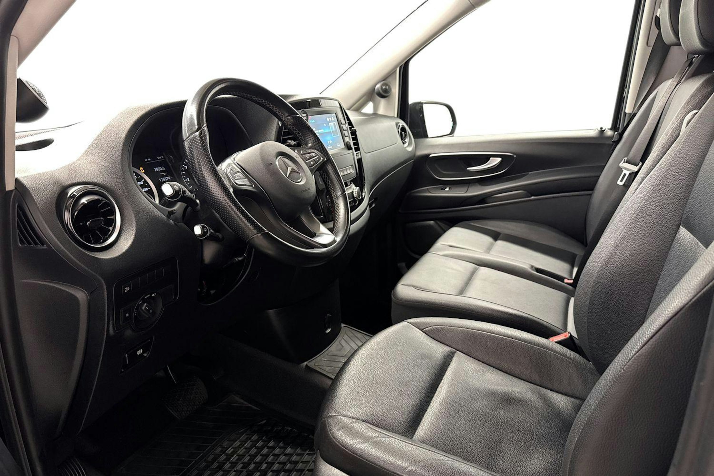 musta Mercedes-Benz Vito 2021 kuva 8.