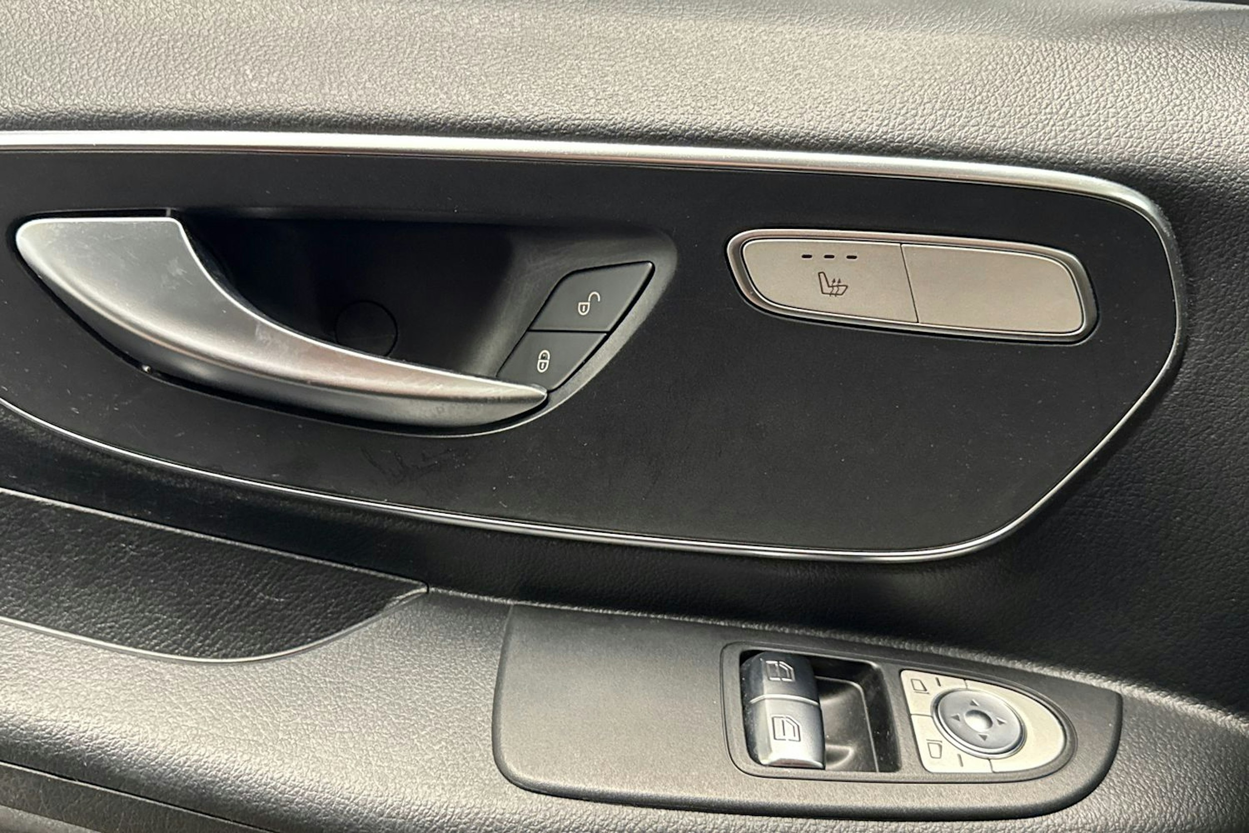 musta Mercedes-Benz Vito 2021 kuva 26.