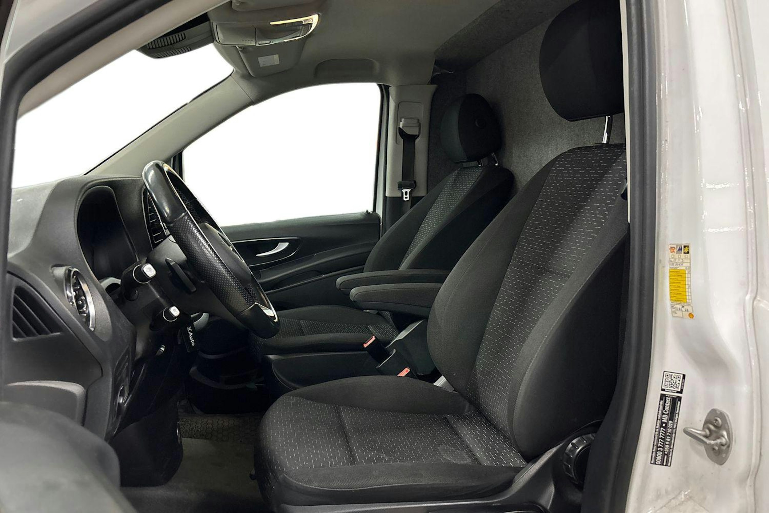 valkoinen Mercedes-Benz Vito 2021 kuva 3.