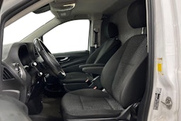 valkoinen Mercedes-Benz Vito 2021 kuva 3.